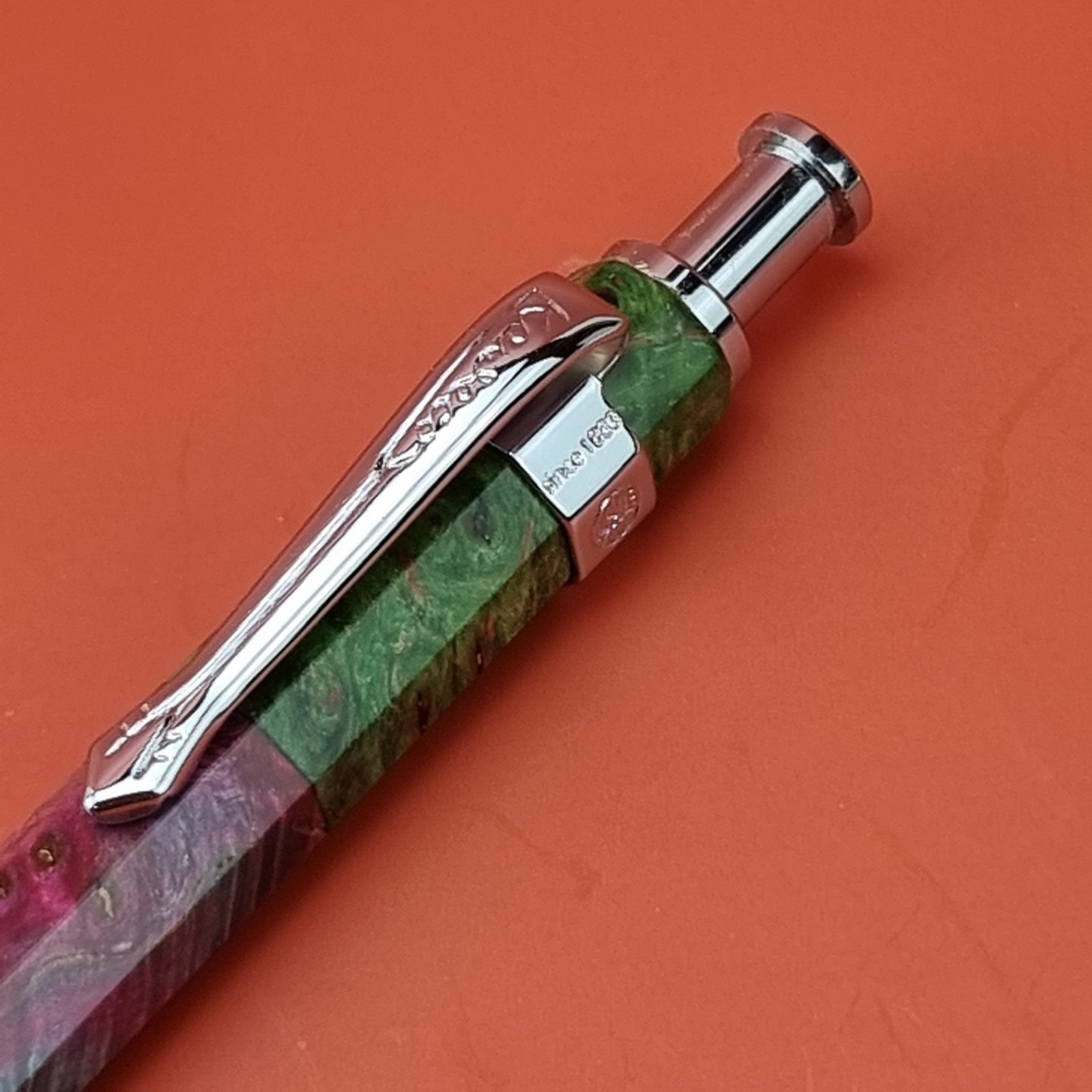 Hand Crafted Click Ballpointpen with Octagonal Wood Barrel