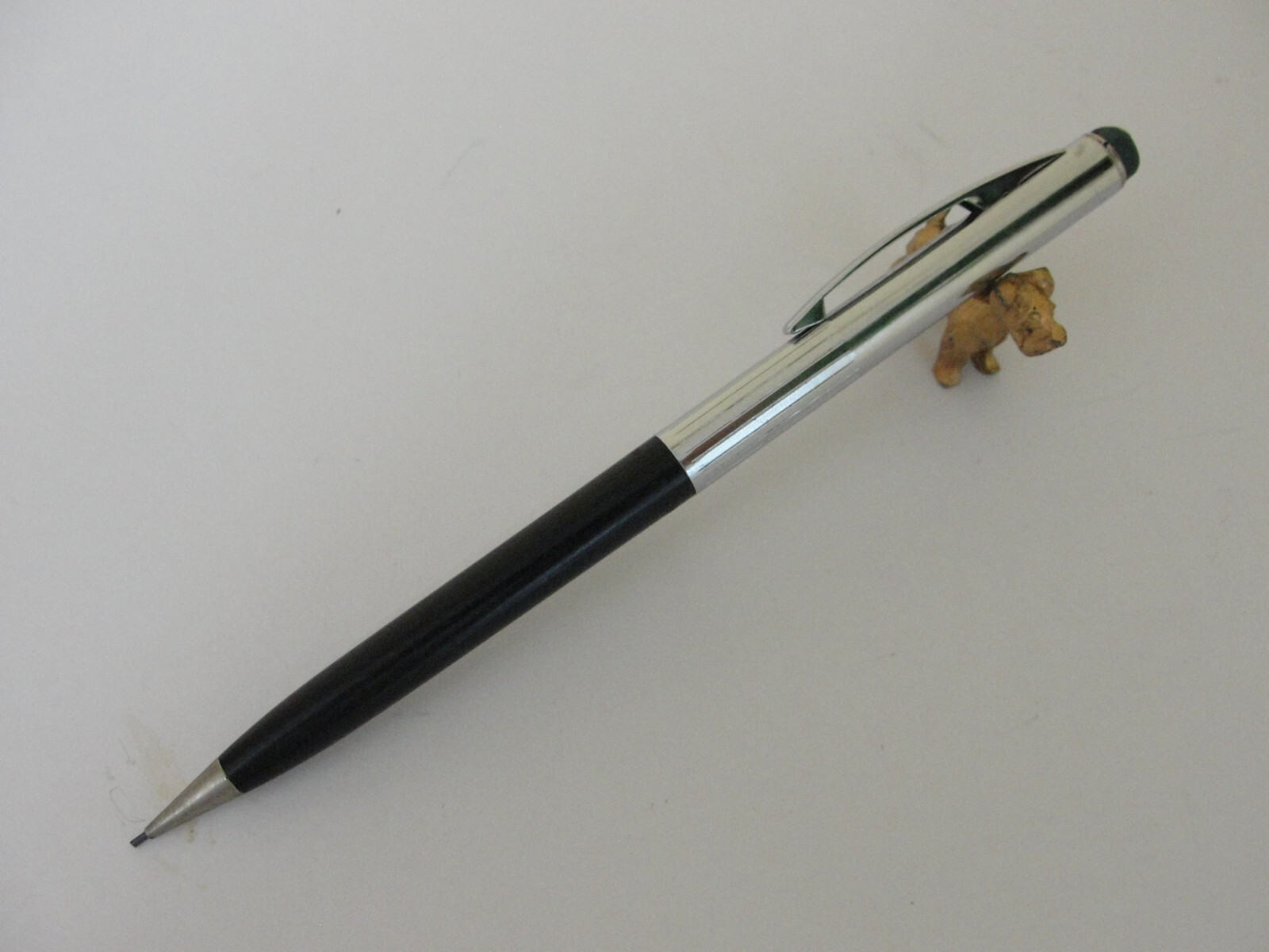 SHEAFFER S Black Barrel Chrome Half Ridges Cap Mechanical Pencil