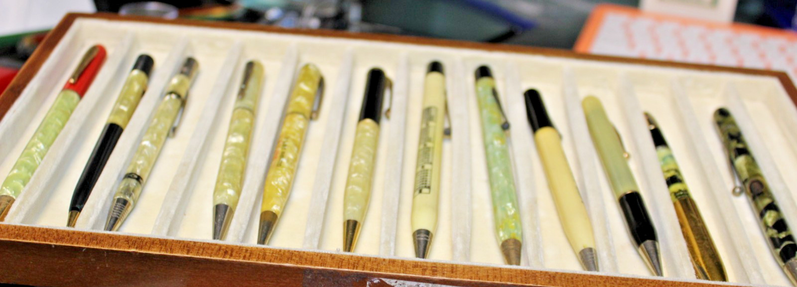 Lot Of 12 Vintage Advertisement Mechanical Pencils Pens & Tray Mix Styles Types
