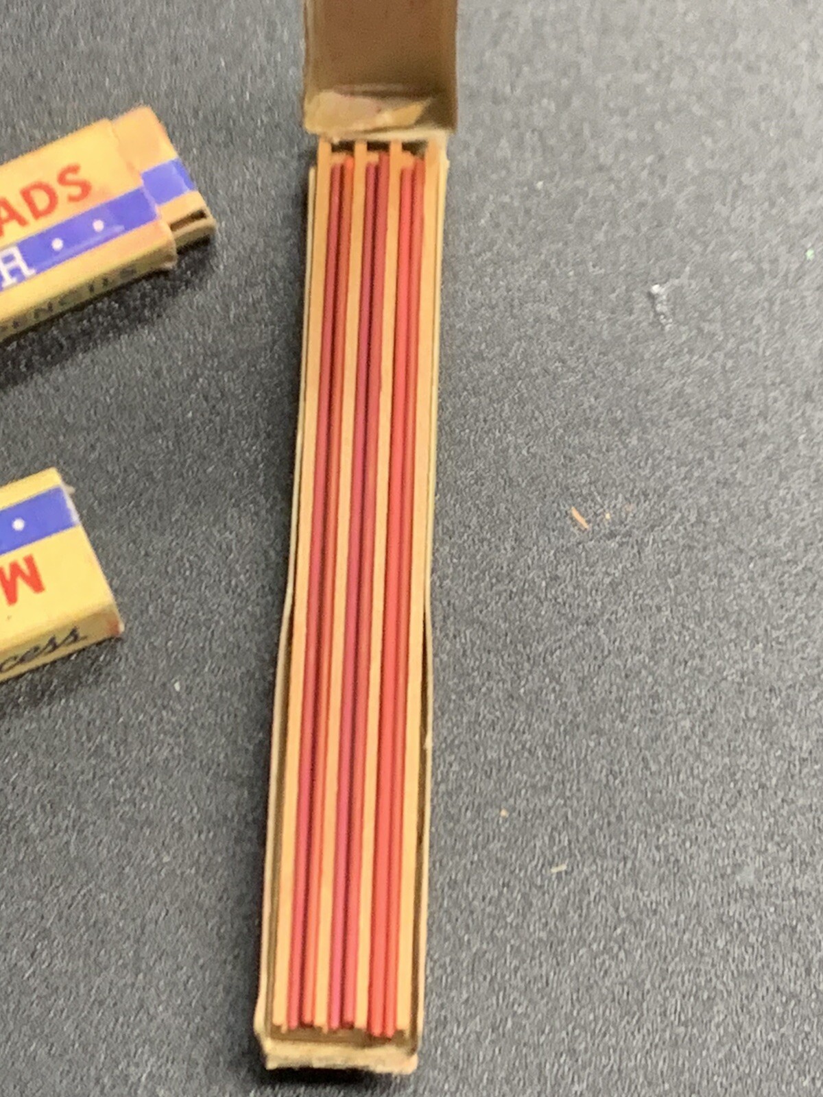 Vintage Eberhard Faber MONGOL RED 1.18mm 4″ NOS 22 Piece Mechanical Pencil Leads