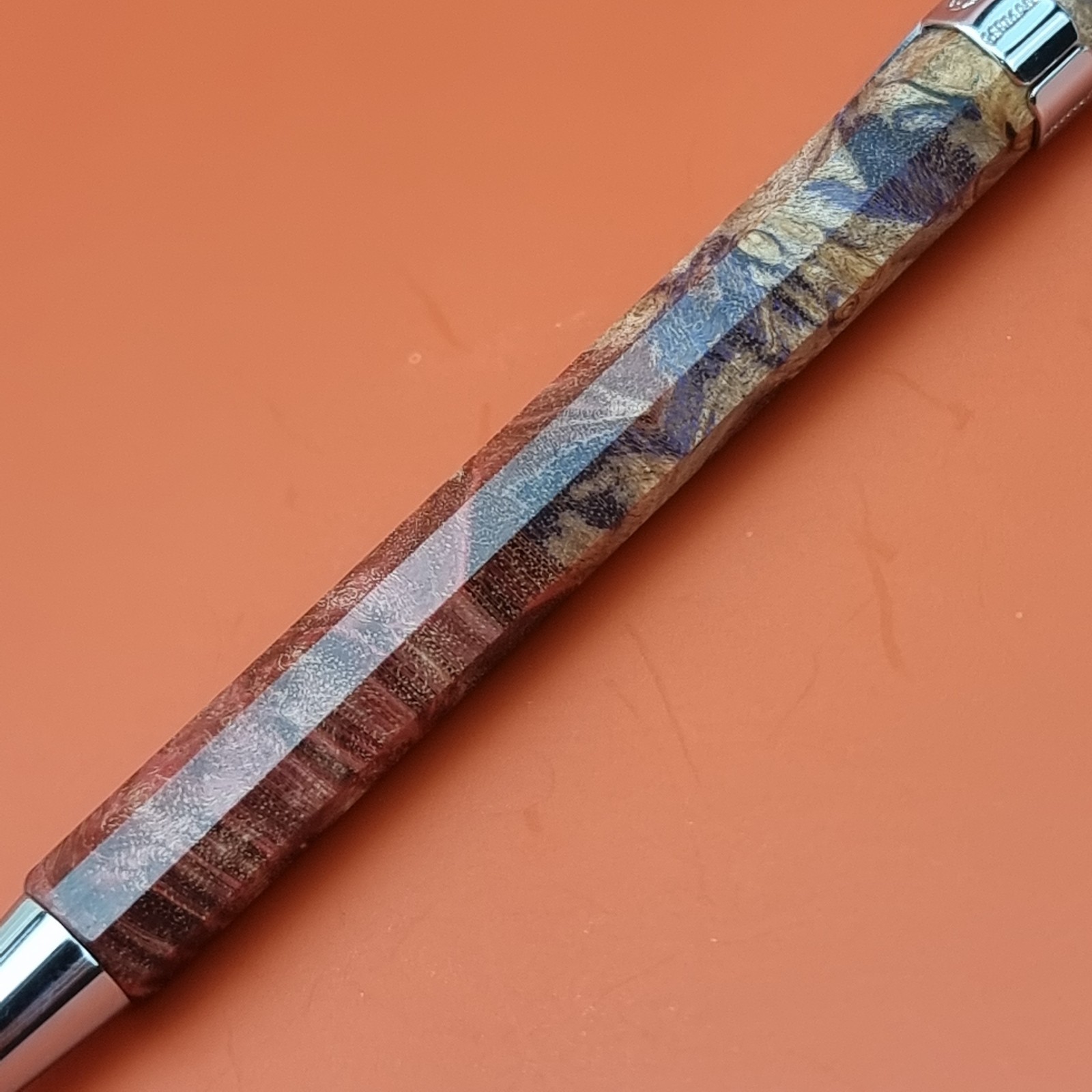 Hand Crafted Click Ballpointpen with Octagonal Wood Barrel