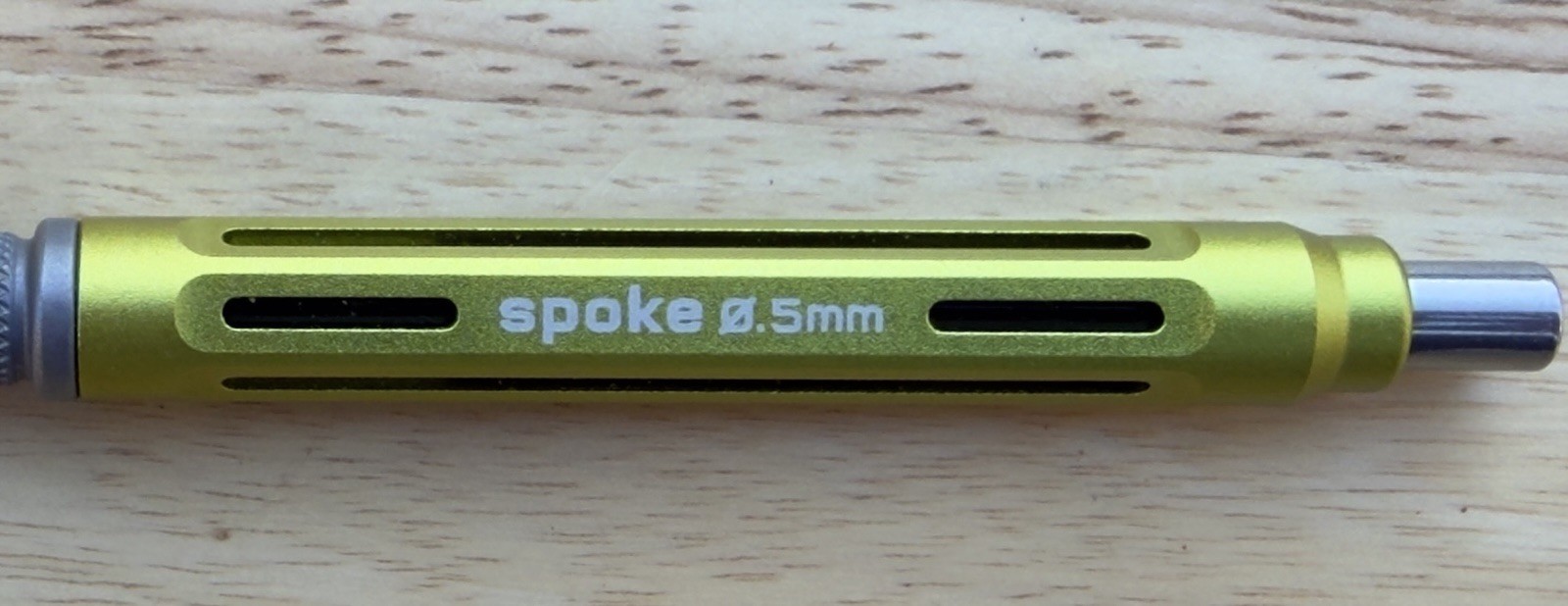 Spoke Design Model 4, 0.5mm(Lime Green Aluminum Body, Knurled Titanium Grip)Disc
