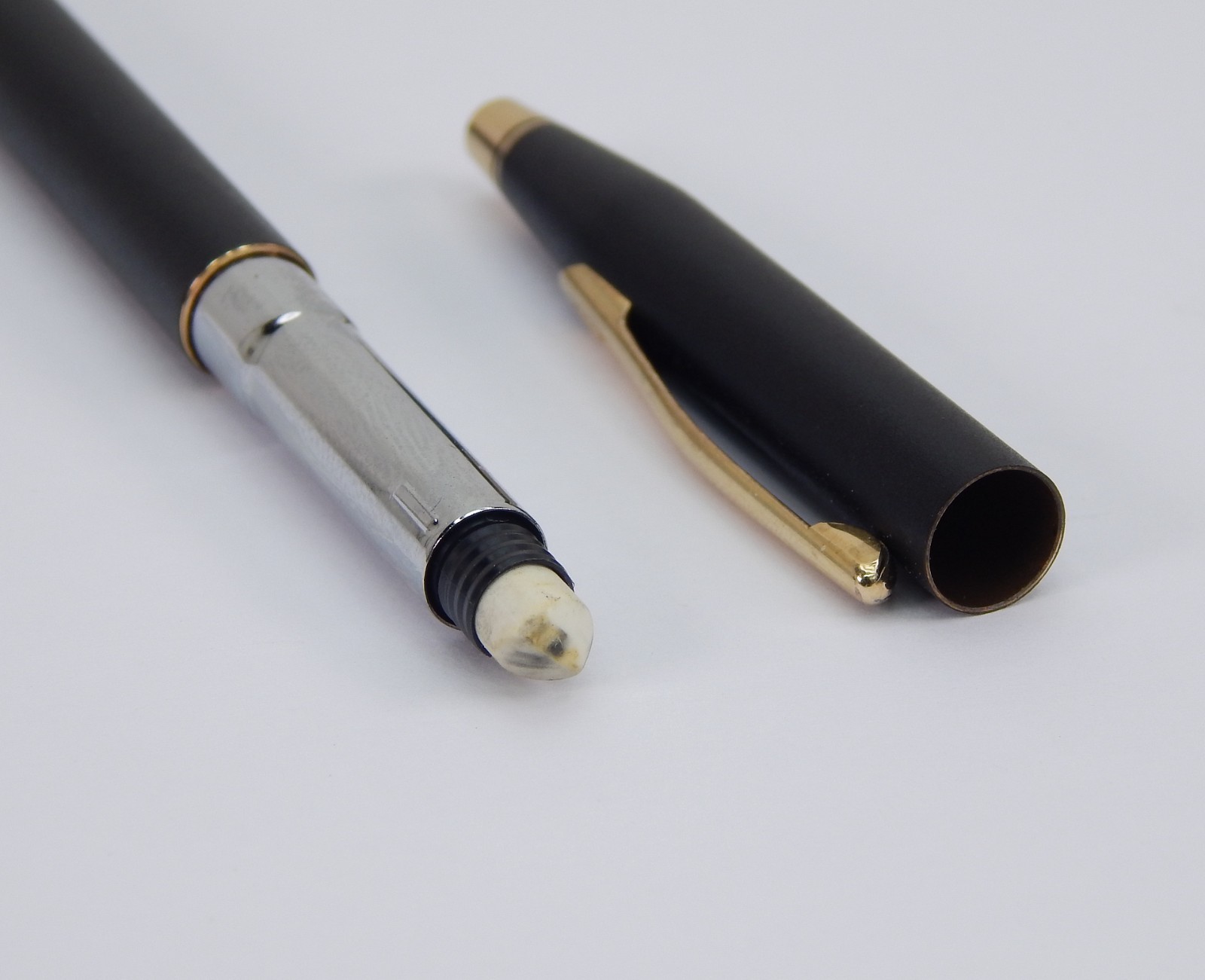 CROSS BLACK MEET & GOLD TRIM MECHANICAL PENCIL