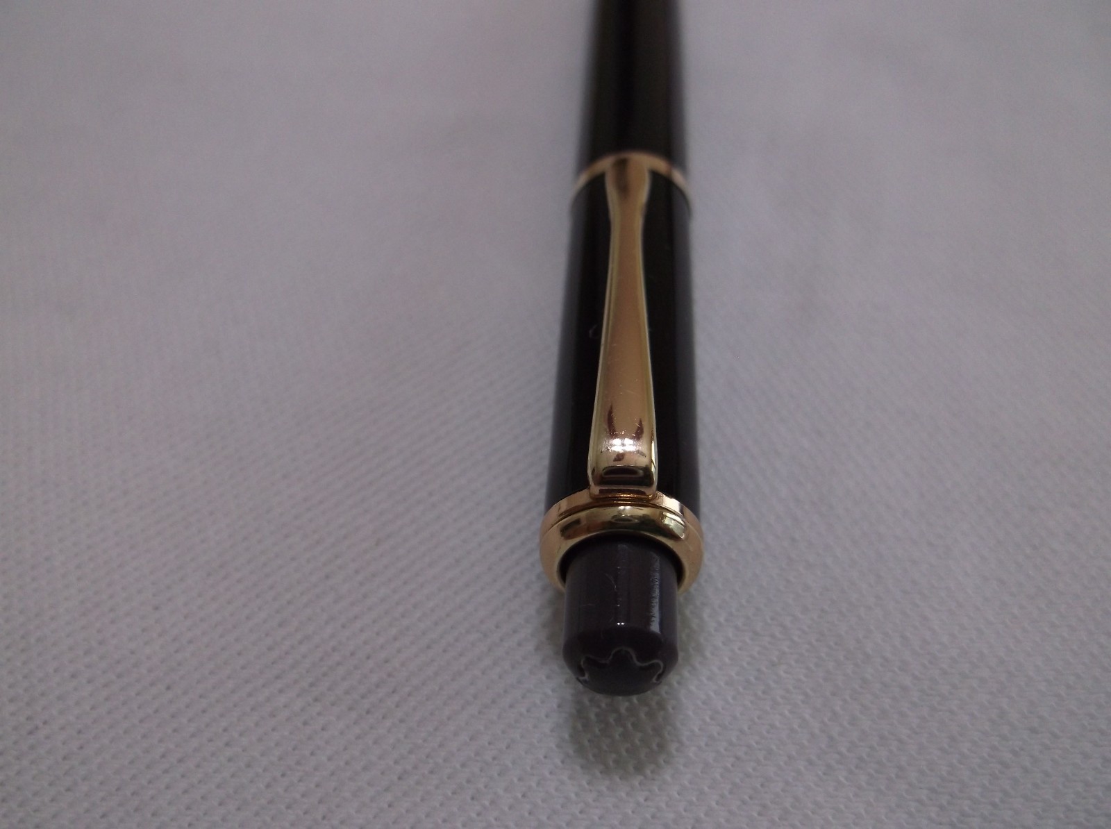 MONTBLANC PIX #372 BLACK MECHANCIAL PENCIL WITH VIOLET PUSH BUTTON/ 1.18 mm lead