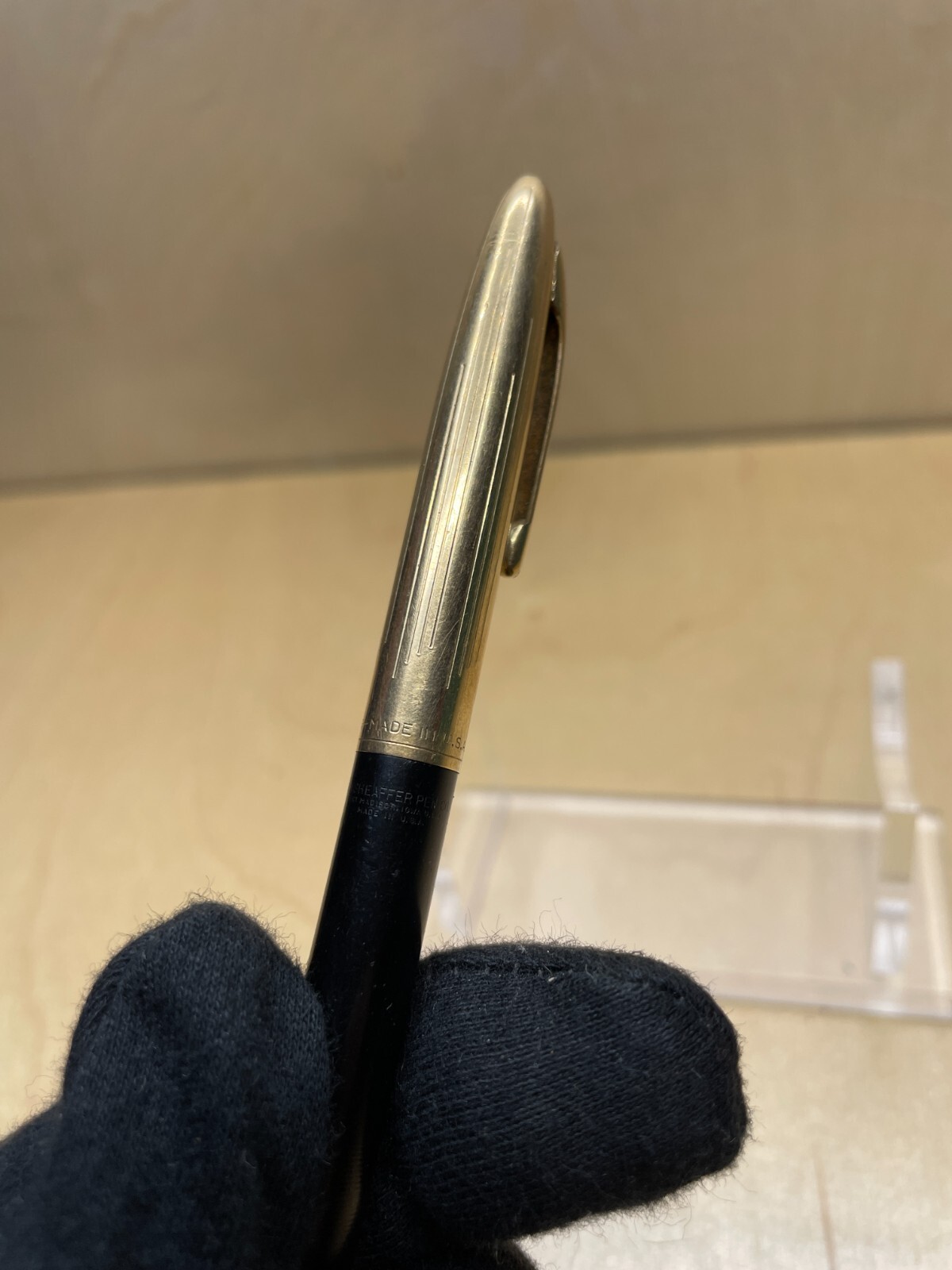 Sheaffer USA Pencil – Gold Vert Line Cap, Black Horiz Line Barrel, White Dot