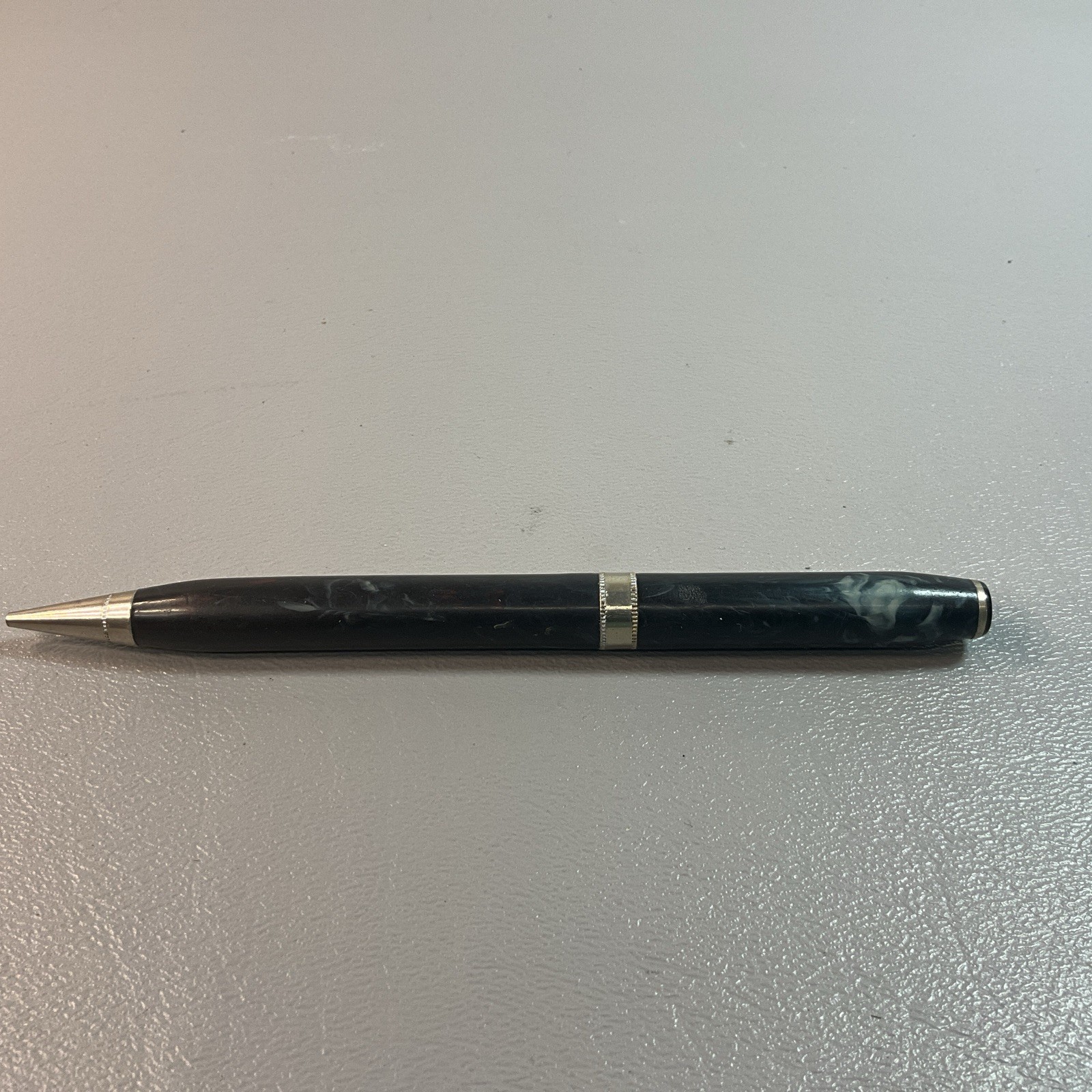 UNBRANDED MECHANICAL PENCIL BLACK AND GRAY, CRACK IN BODY. (s1013)