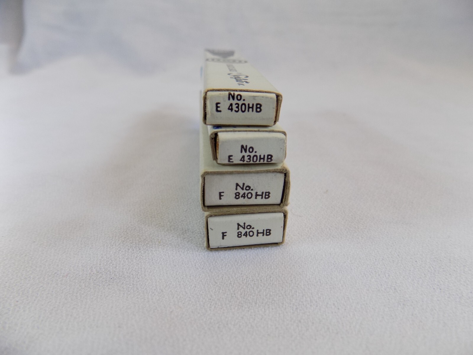– Scripto Long Lead E 430HB (8 leads) and Scripto Thin Lead F 840HB (22 leads)