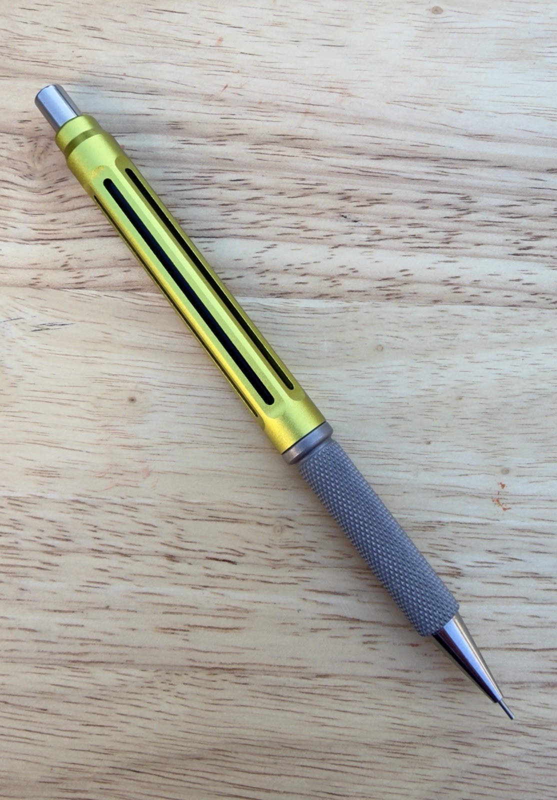 Spoke Design Model 4, 0.5mm(Lime Green Aluminum Body, Knurled Titanium Grip)Disc