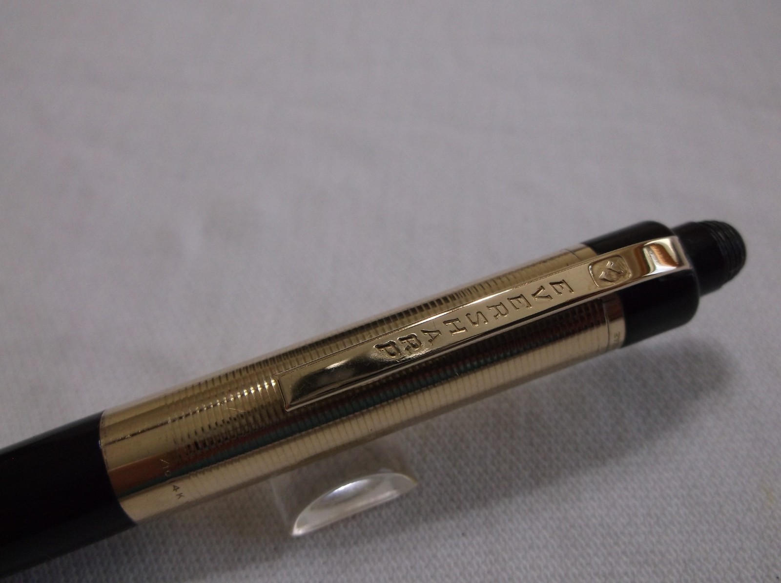 VINTAGE EVERSHARP SKYLINE BLACK AND GOLD FILLED MECHANCIAL PENCIL / 1.18 mm LEAD
