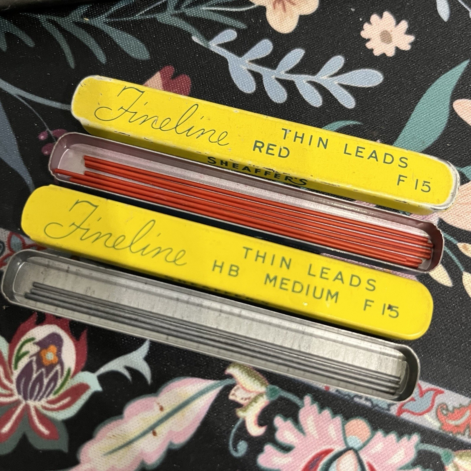 Sheaffer’s Vintage Fineline Thin Leads HB/Red Medium F15 Yellow Tin w/10 leads