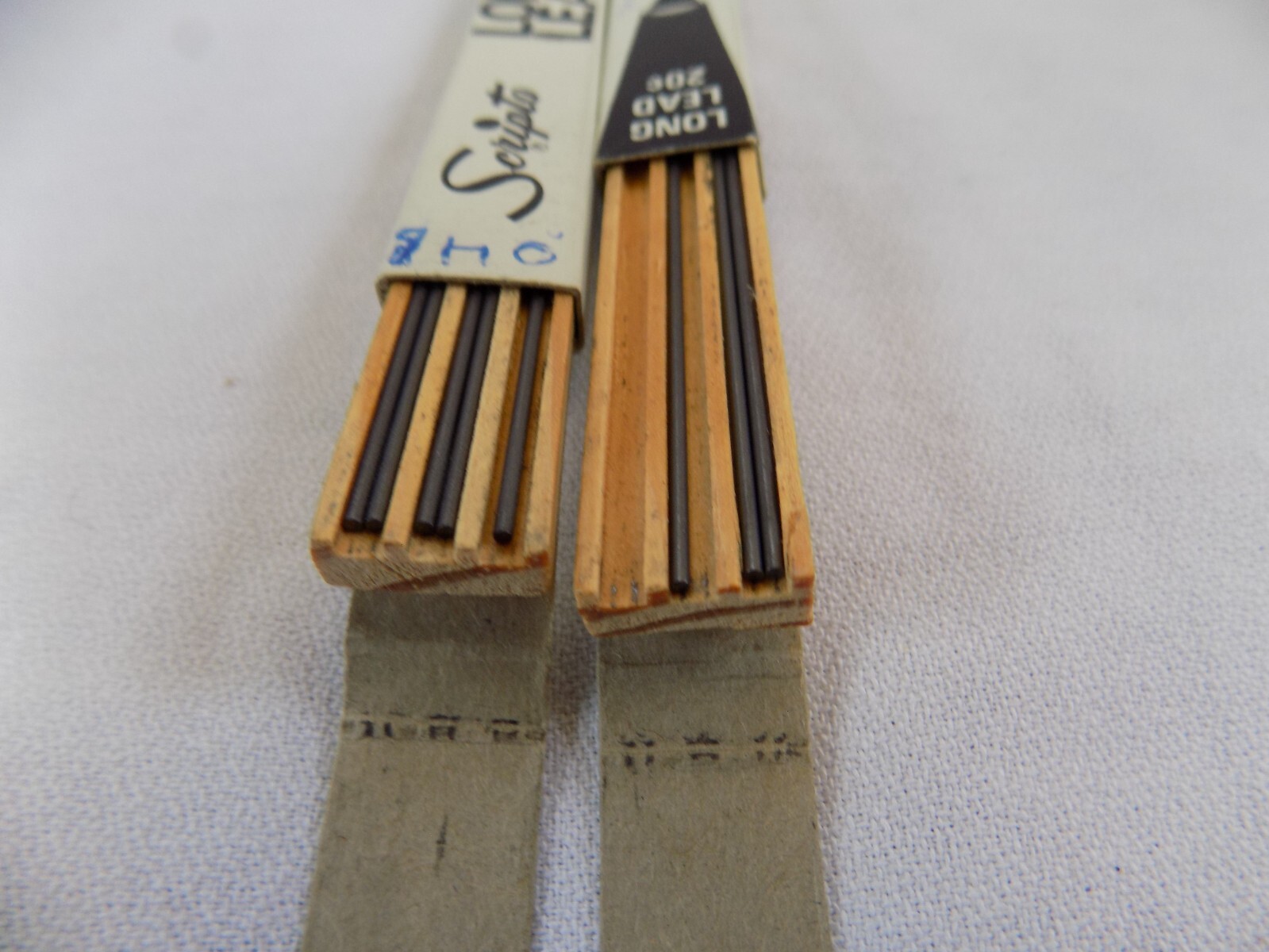 – Scripto Long Lead E 430HB (8 leads) and Scripto Thin Lead F 840HB (22 leads)