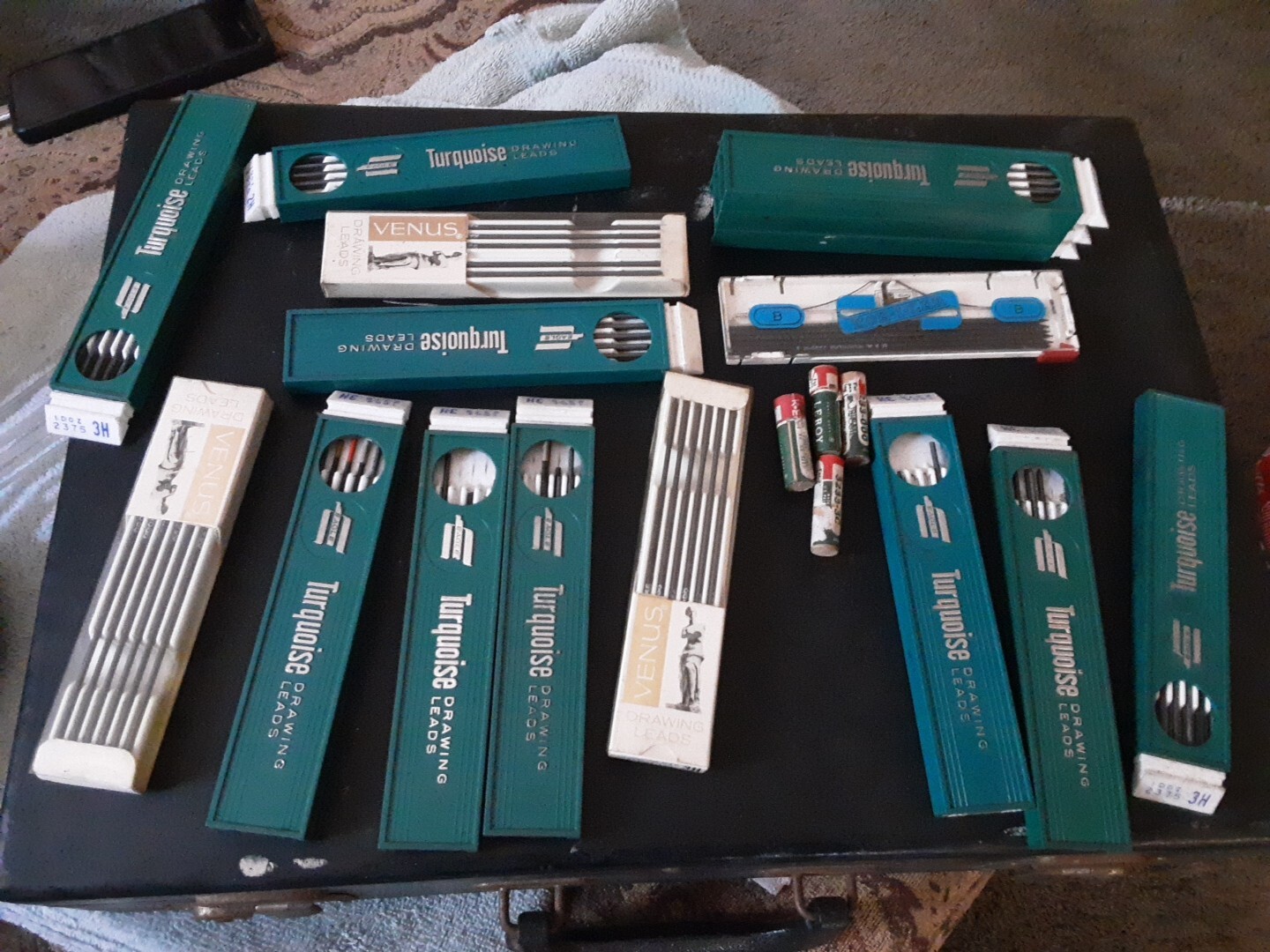 Vtg. Lot 16 EAGLE 2375 TURQUOISE/VENUS 2H & 3H Mechanical Drafting Pencile Leads