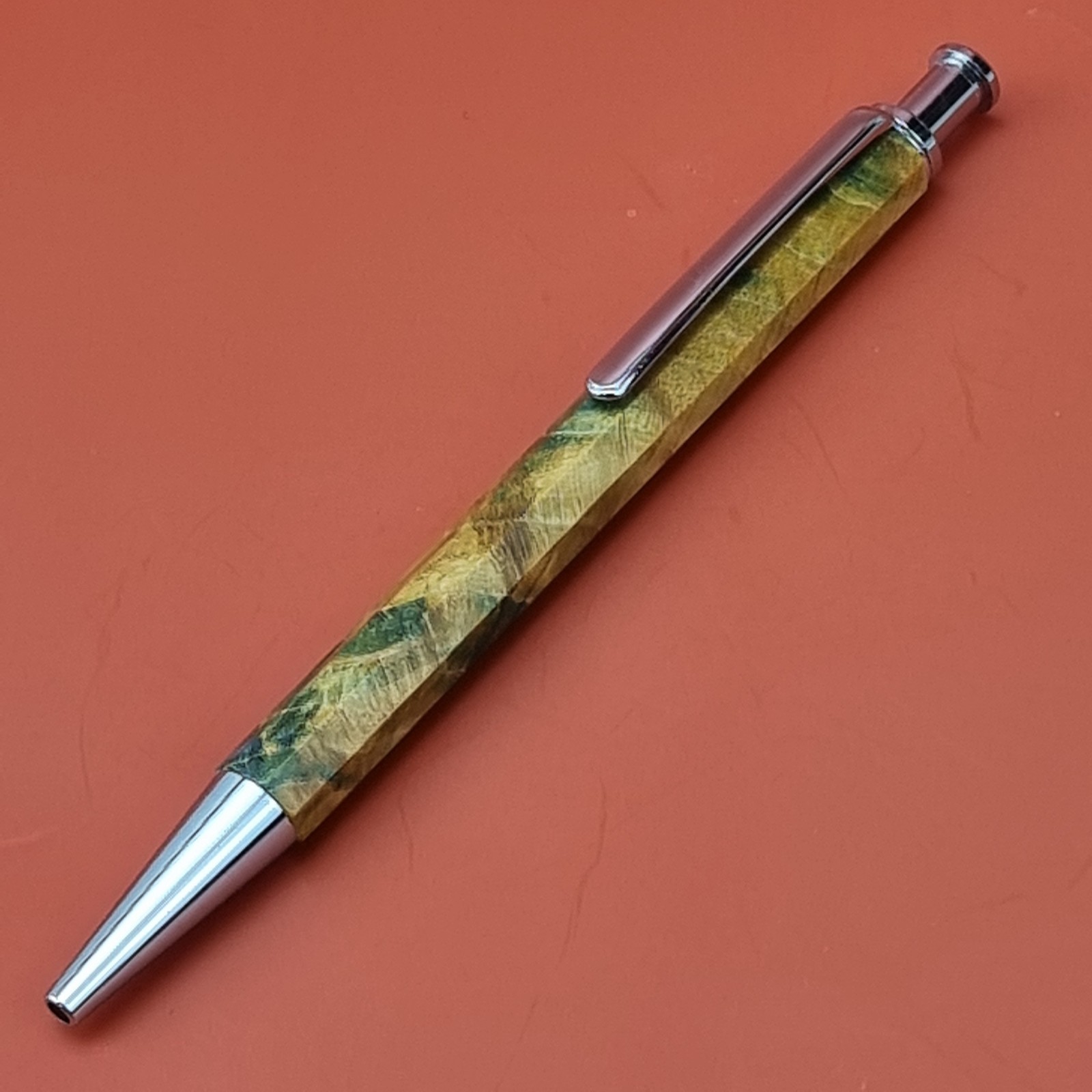 Hand Crafted Click Ballpointpen with Octagonal Wood Barrel