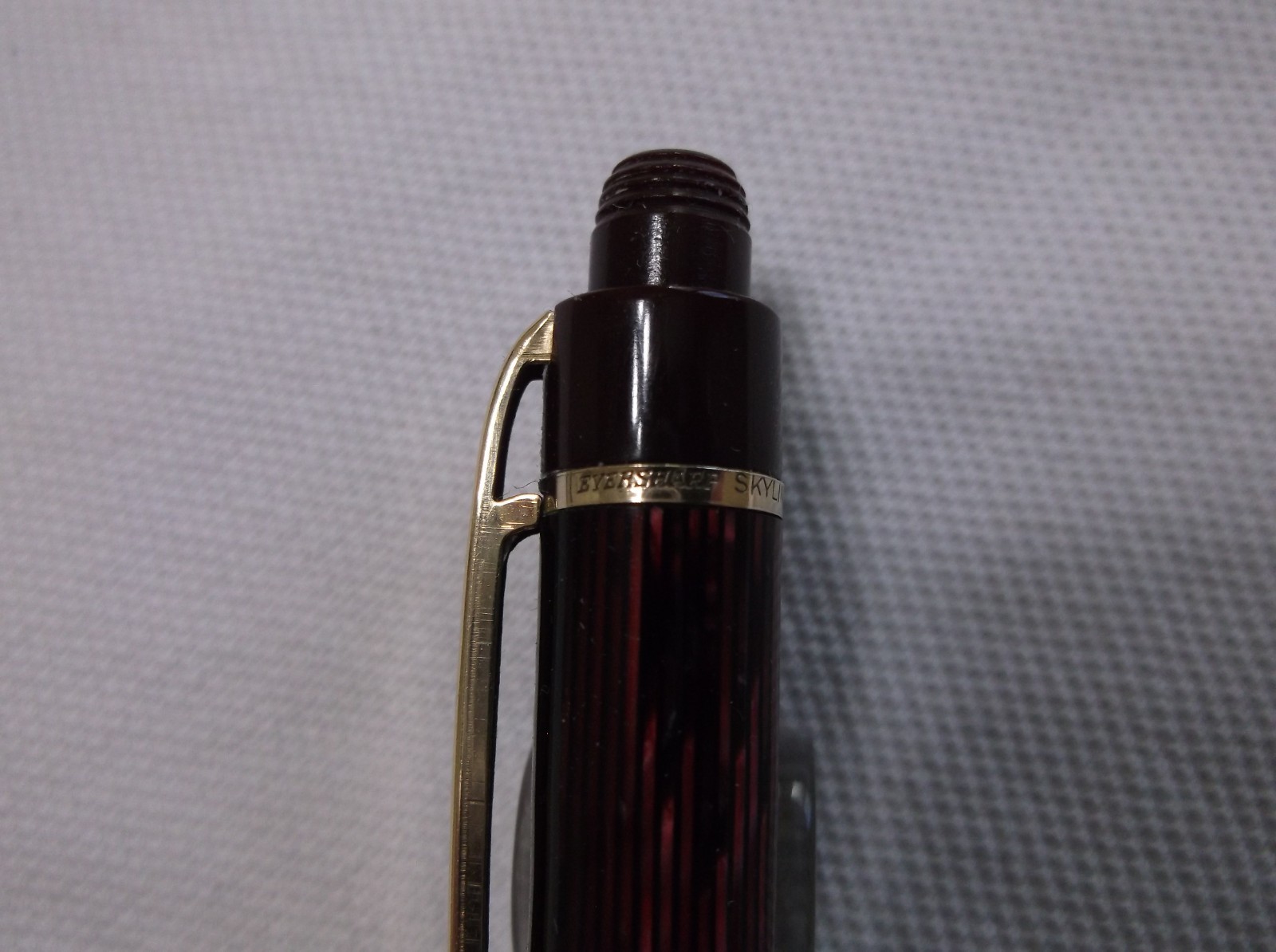 VINTAGE EVERSHARP SKYLINE RED STRIPE MOIRE MECHANCIAL PENCIL / 1.1 mm LEAD