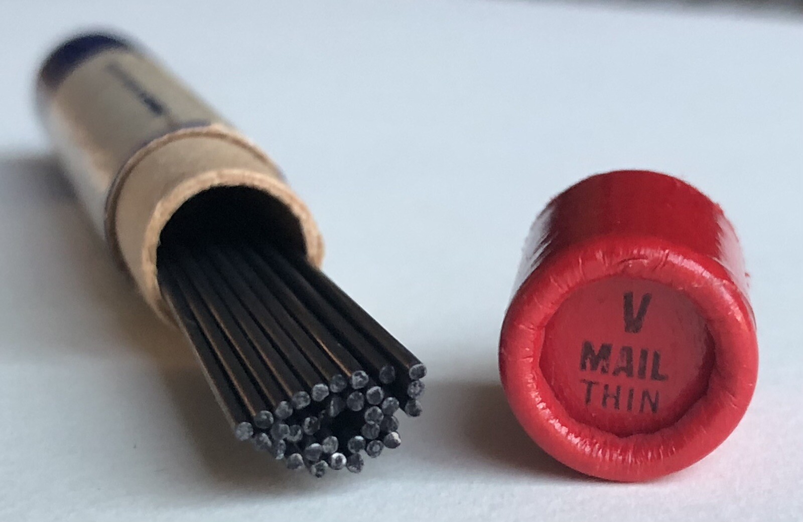 Vintage EVERSHARP VMAIL Mechanical Pencil Lead Soft Black .9mm NOS 36pk WWII USA