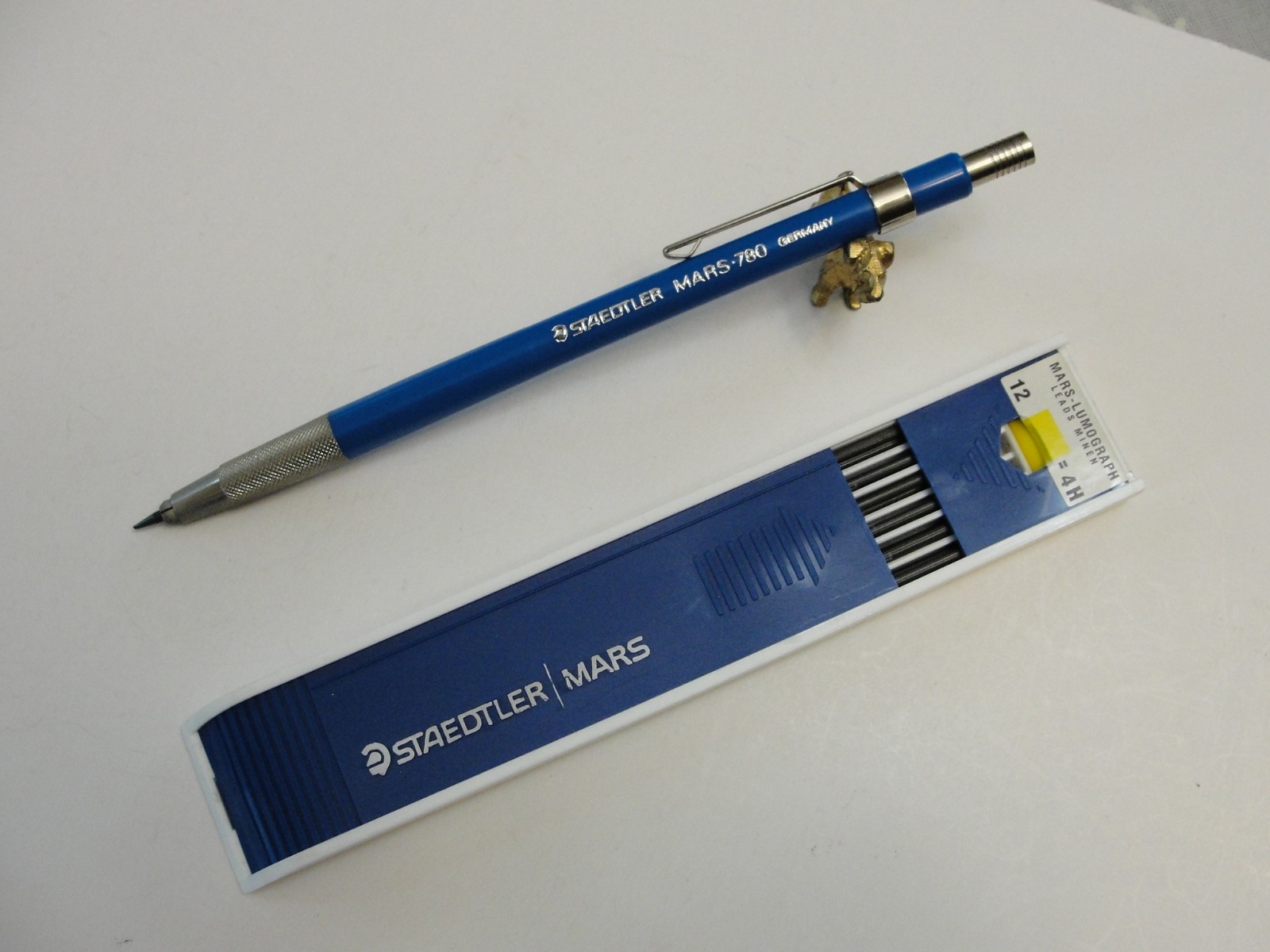 Staedtler Mars 780 Blue Chrome Trim Leadholder w/ Mars Lumograph 200 4H Lead
