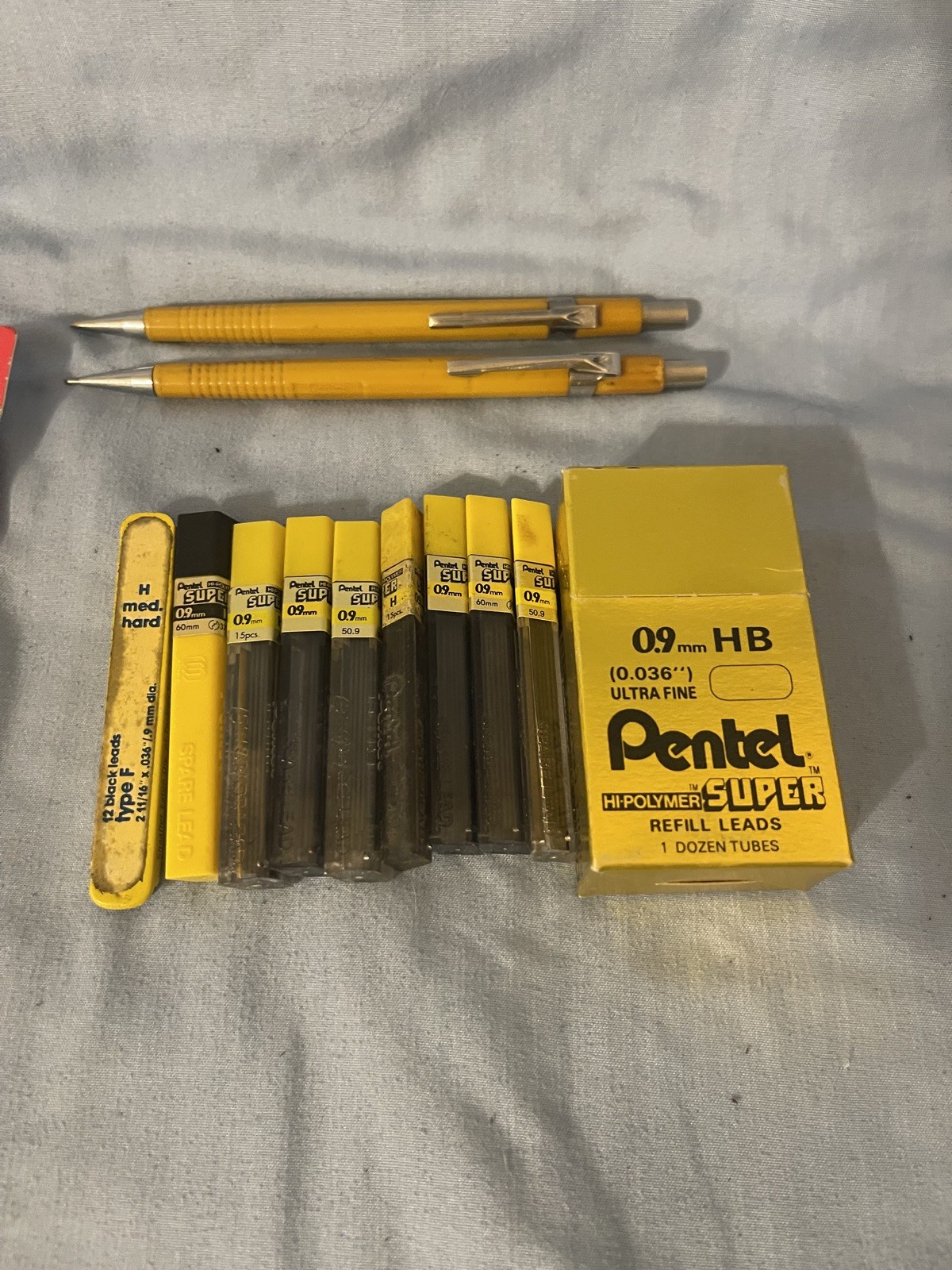 VTG Pentel bundle P209 Yellow 0.9mm Mechanical Pencils & lot of NIB leads
