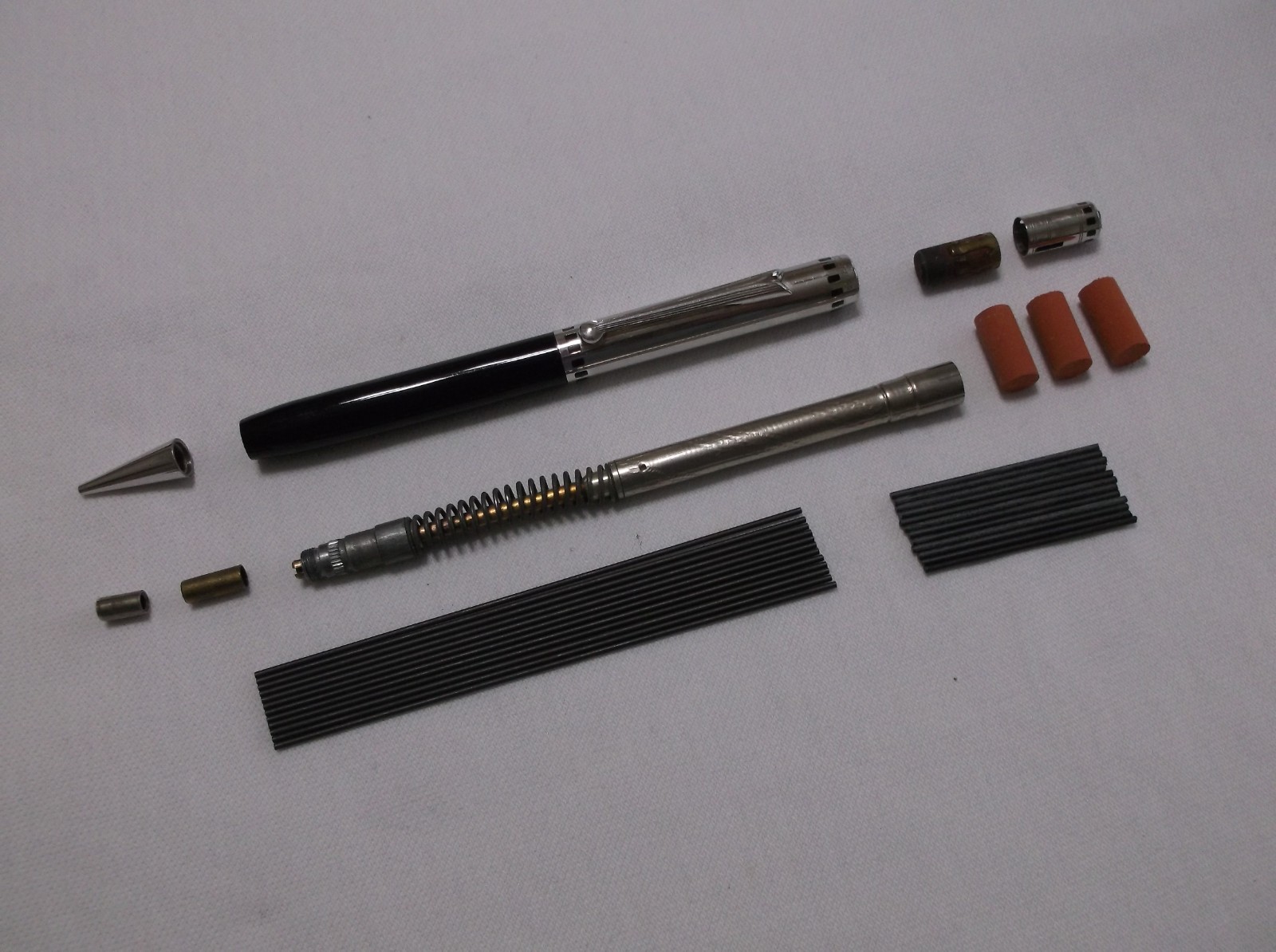 VINTAGE WAHL EVERSHARP CORONET BLACK / CHROME REPEATER PENCIL / 1.18 mm LEAD