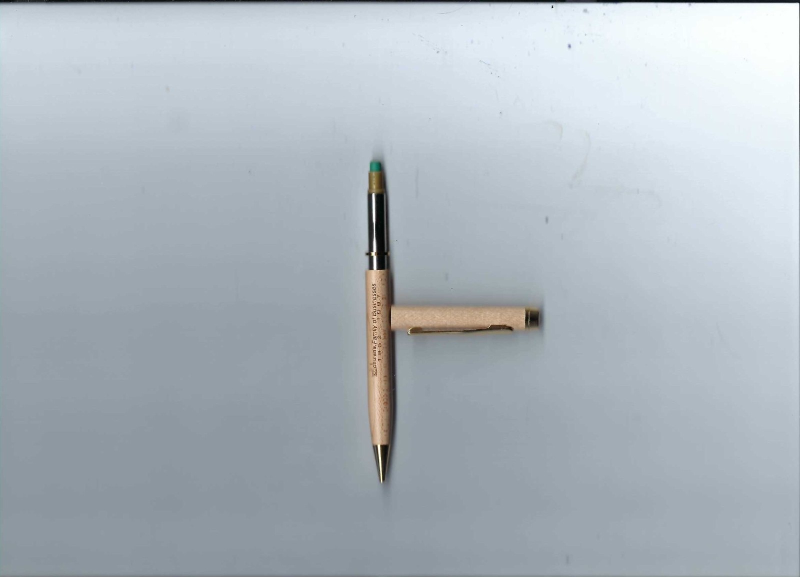 Vintage Unbranded Handmade Light Wood W/Gold Trim 0.9 mm Twist Pencil W/ Adv.
