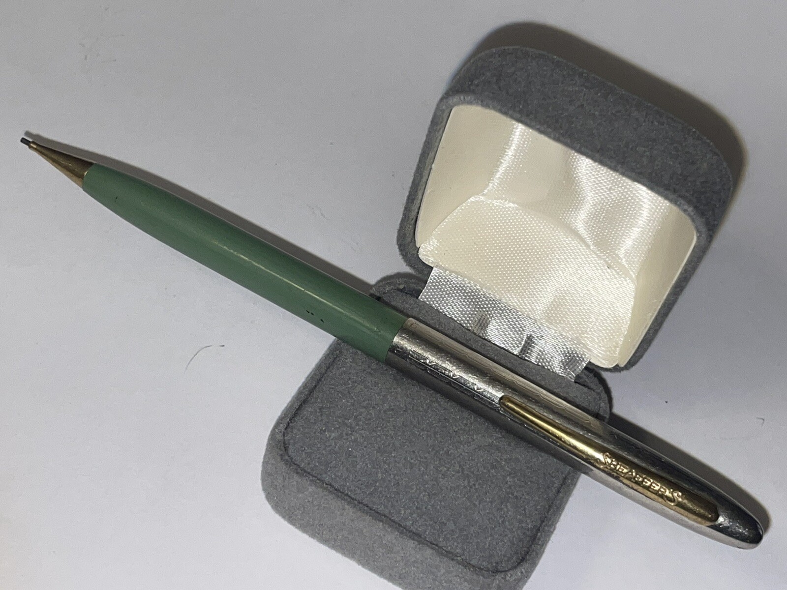 VINTAGE SHEAFFER& GREY SILVER MECHANICAL PENCIL 5″ GOLD TRIM