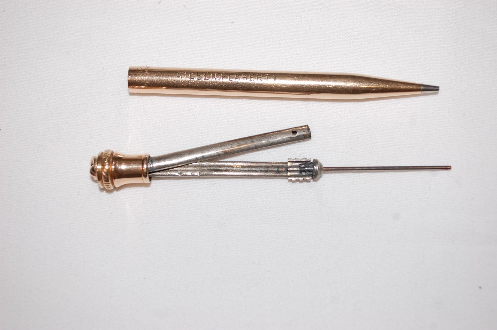 WAHL EVERSHARP Gold Filled Pencil Smooth Sides Engraved Needs Lead Preowned