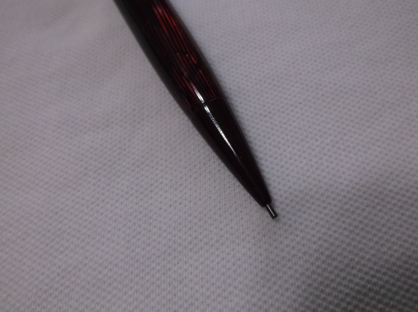 VINTAGE EVERSHARP SKYLINE RED STRIPE MOIRE MECHANCIAL PENCIL / 1.1 mm LEAD