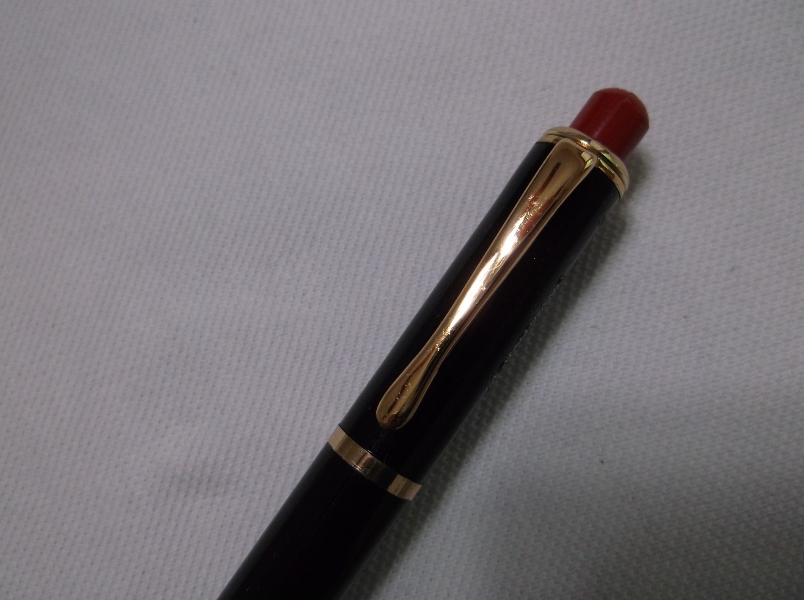 MONTBLANC PIX # 372 BLACK MECHANCIAL PENCIL WITH RED PUSH BUTTON/ 1.18 mm lead