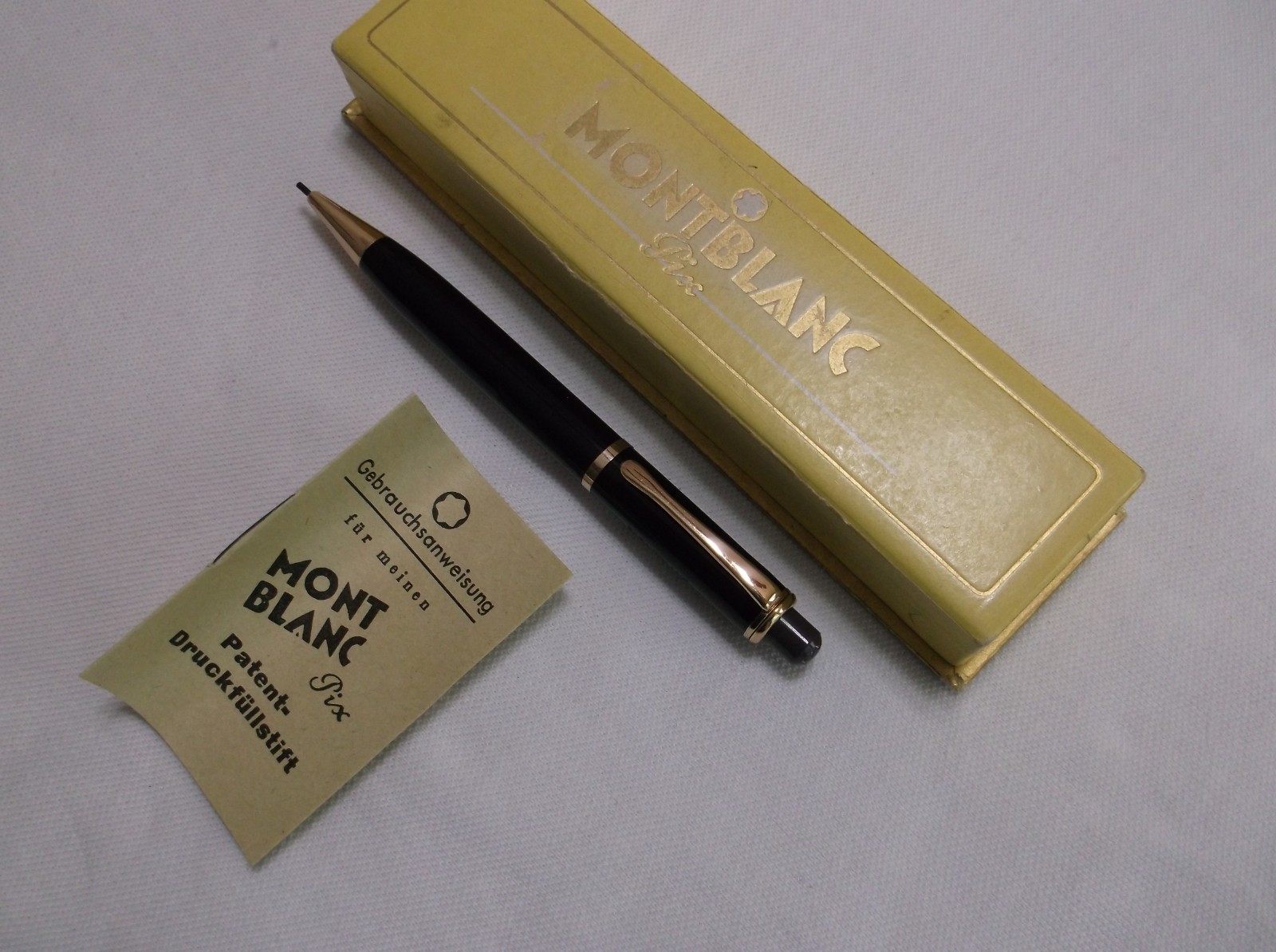 MONTBLANC PIX #372 BLACK MECHANCIAL PENCIL WITH VIOLET PUSH BUTTON/ 1.18 mm lead