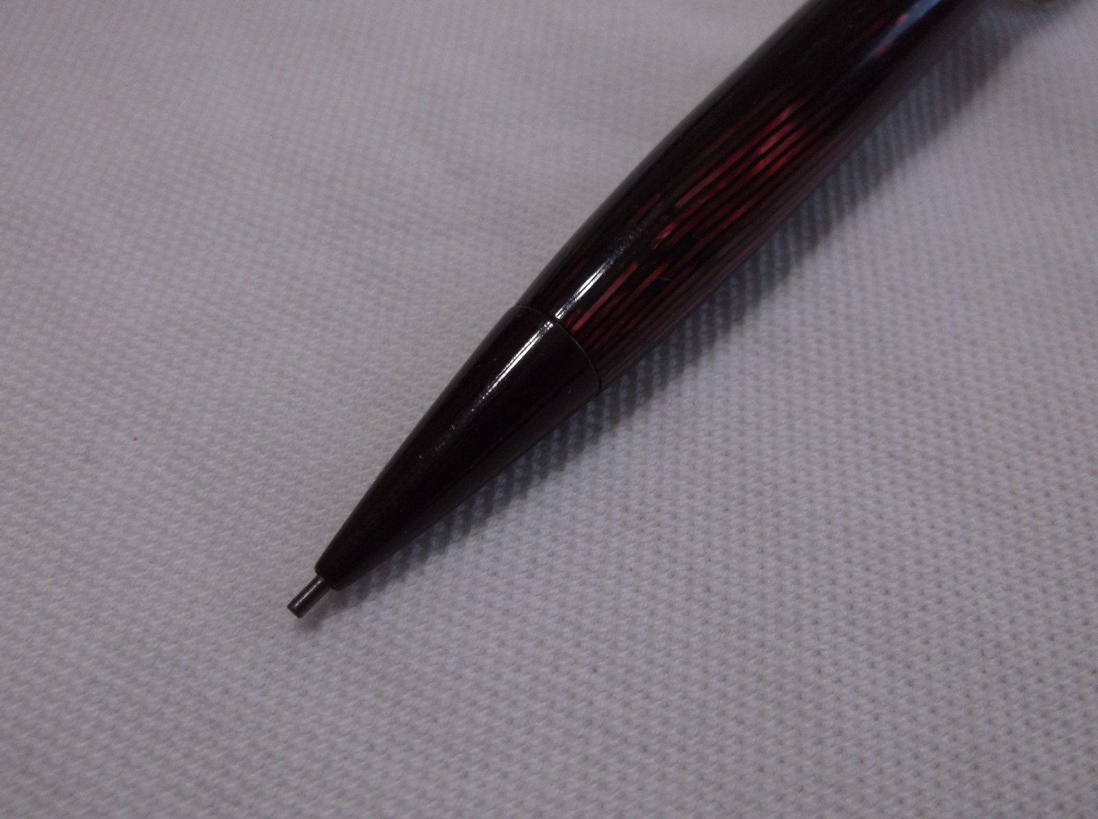 VINTAGE EVERSHARP SKYLINE RED STRIPE MOIRE MECHANCIAL PENCIL / 1.1 mm LEAD
