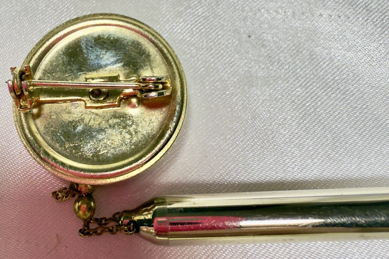 Vtg Gold Tone Retractable Chain Brooch Pin with Mechanical Pencil Flower Etched