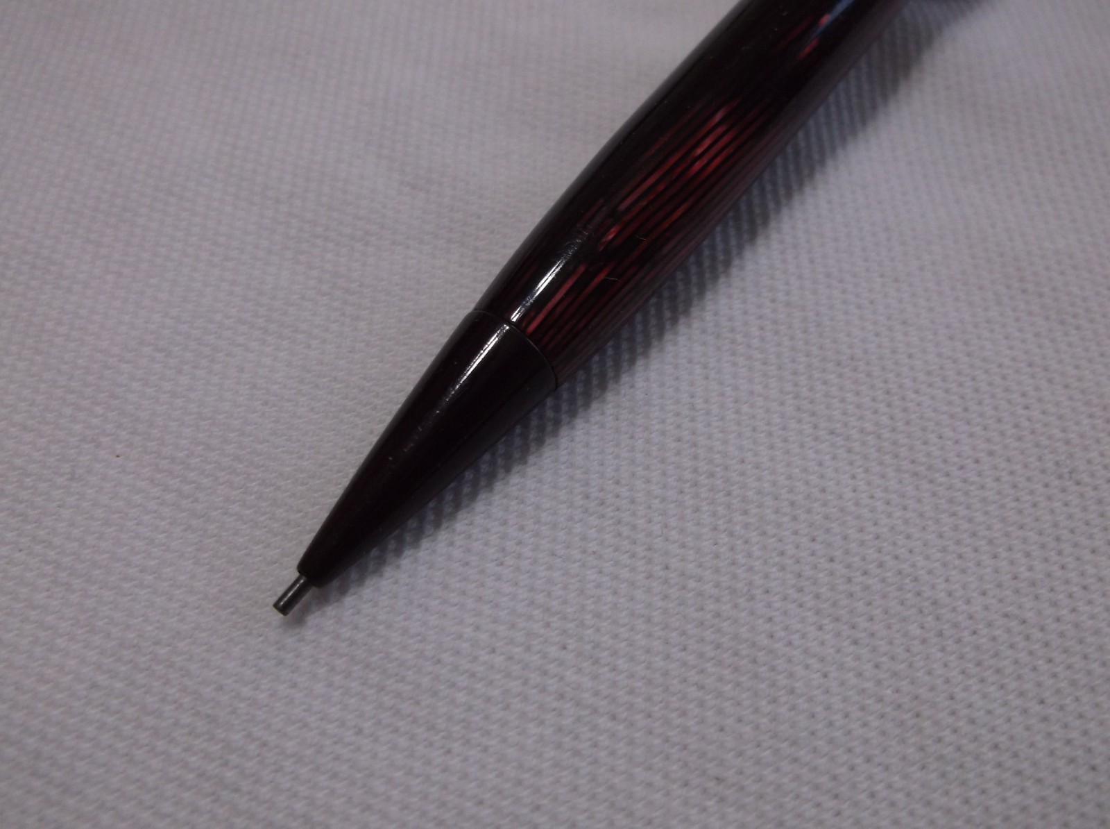 VINTAGE EVERSHARP SKYLINE RED STRIPE MOIRE MECHANCIAL PENCIL / 1.1 mm LEAD