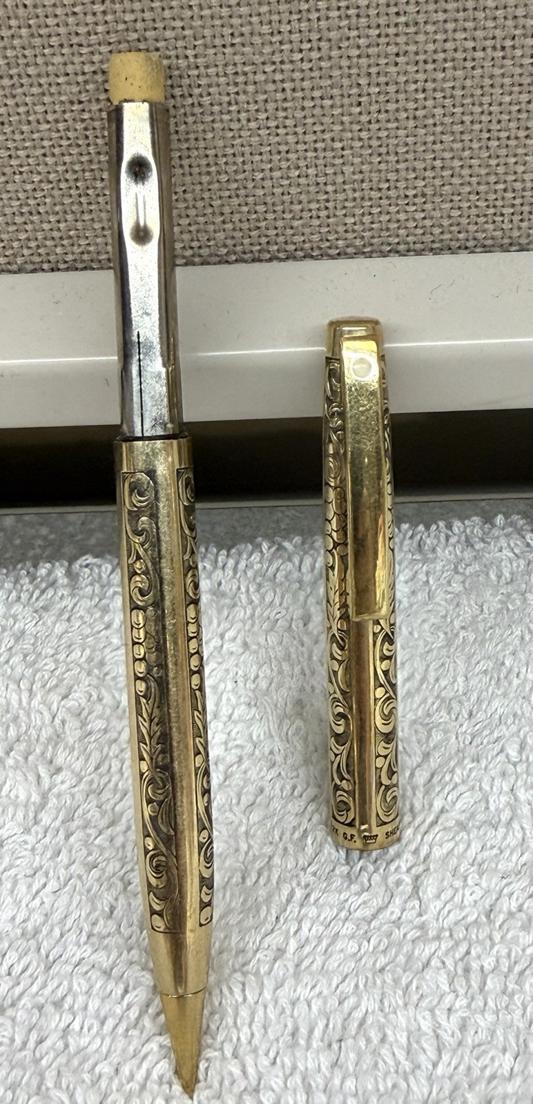 Vintage Sheaffer 12K Gold Filled Mechanical Pencil Engraved Grape Vine USA Twist