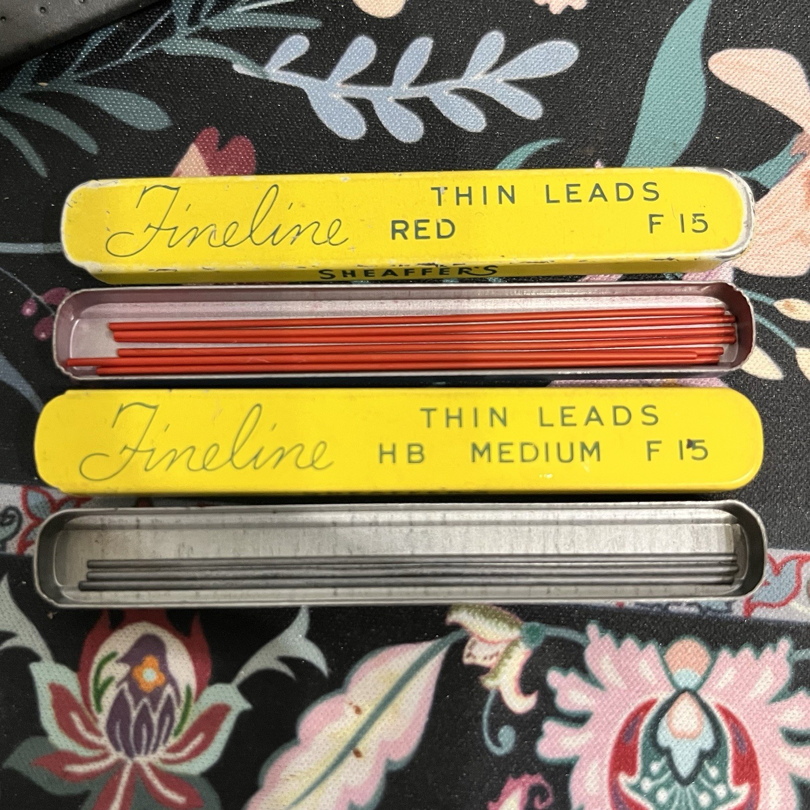 Sheaffer’s Vintage Fineline Thin Leads HB/Red Medium F15 Yellow Tin w/10 leads