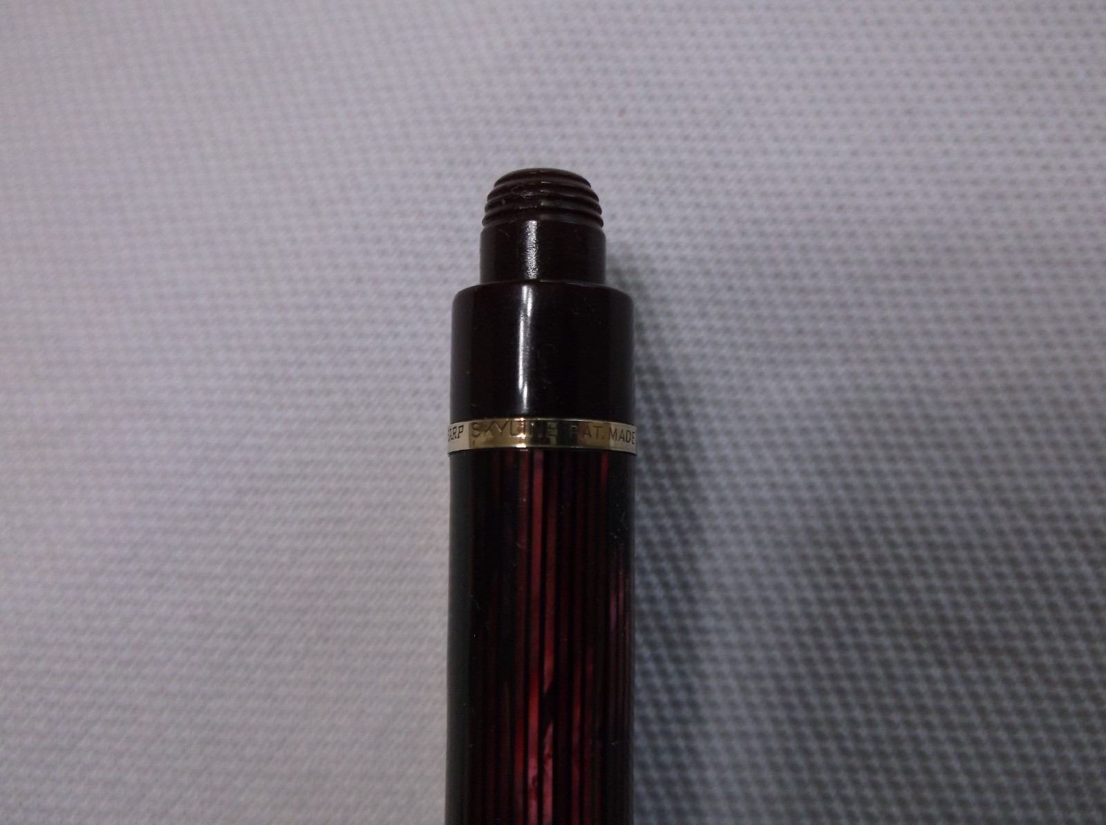 VINTAGE EVERSHARP SKYLINE RED STRIPE MOIRE MECHANCIAL PENCIL / 1.1 mm LEAD