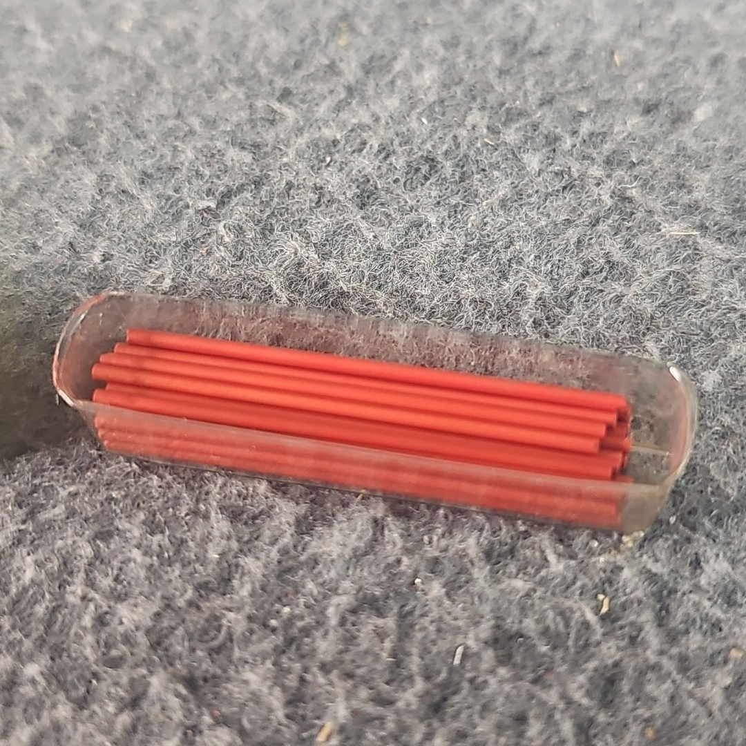 Vtg Sheaffer Pencil Leads 18pcs 1 3/8× 1.1mm .046″ Red Lead w/ Yellow Tin TYPE R