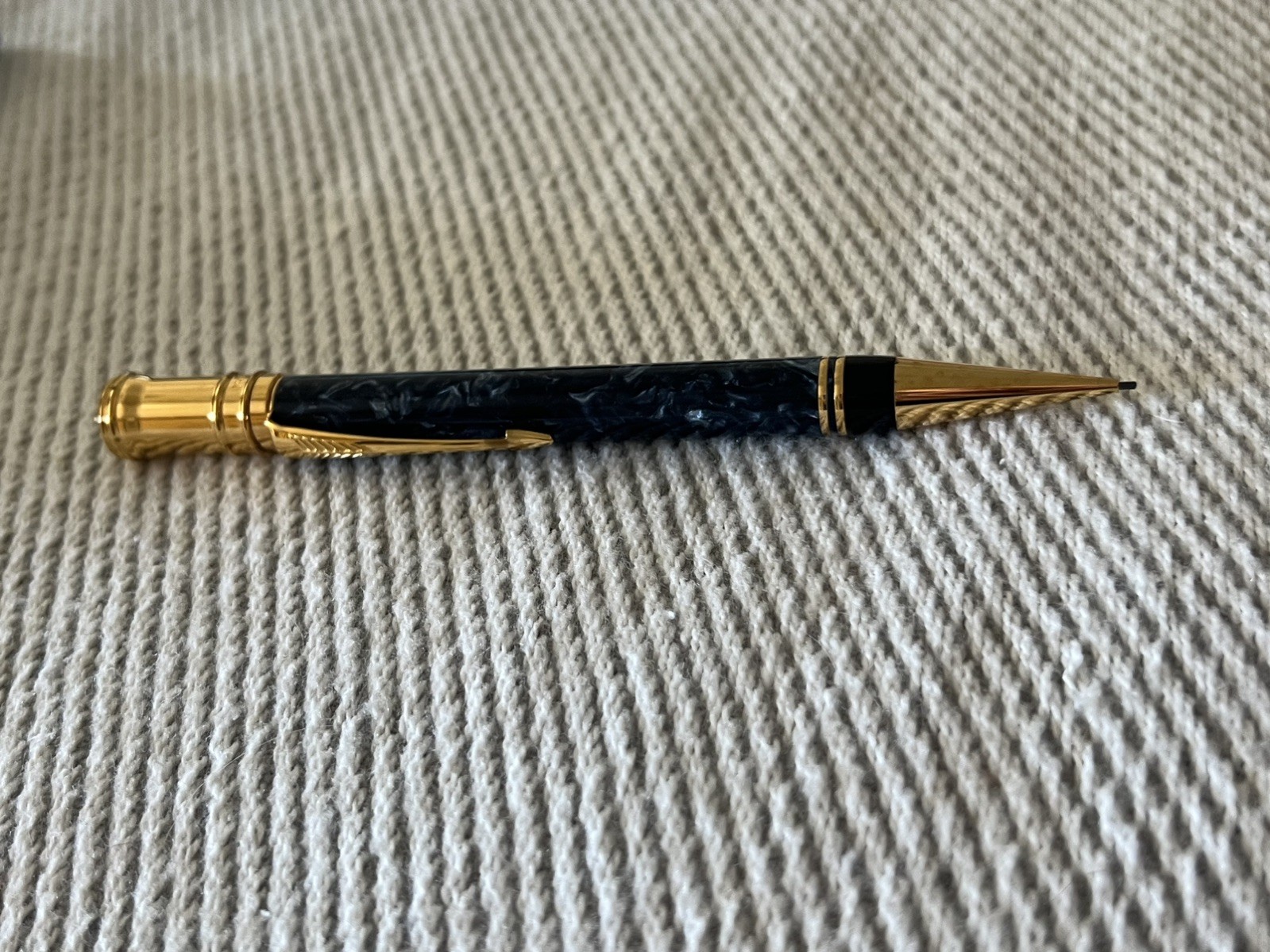 PARKER DUOFOLD CENTENNIAL MARBLE BLUE MECHANICAL PENCIL