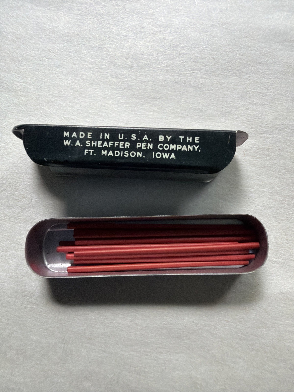 Vintage SHEAFFER Fineline Mechanical Pencil Lead RED 1.1mm Metal 12pk Tin USA