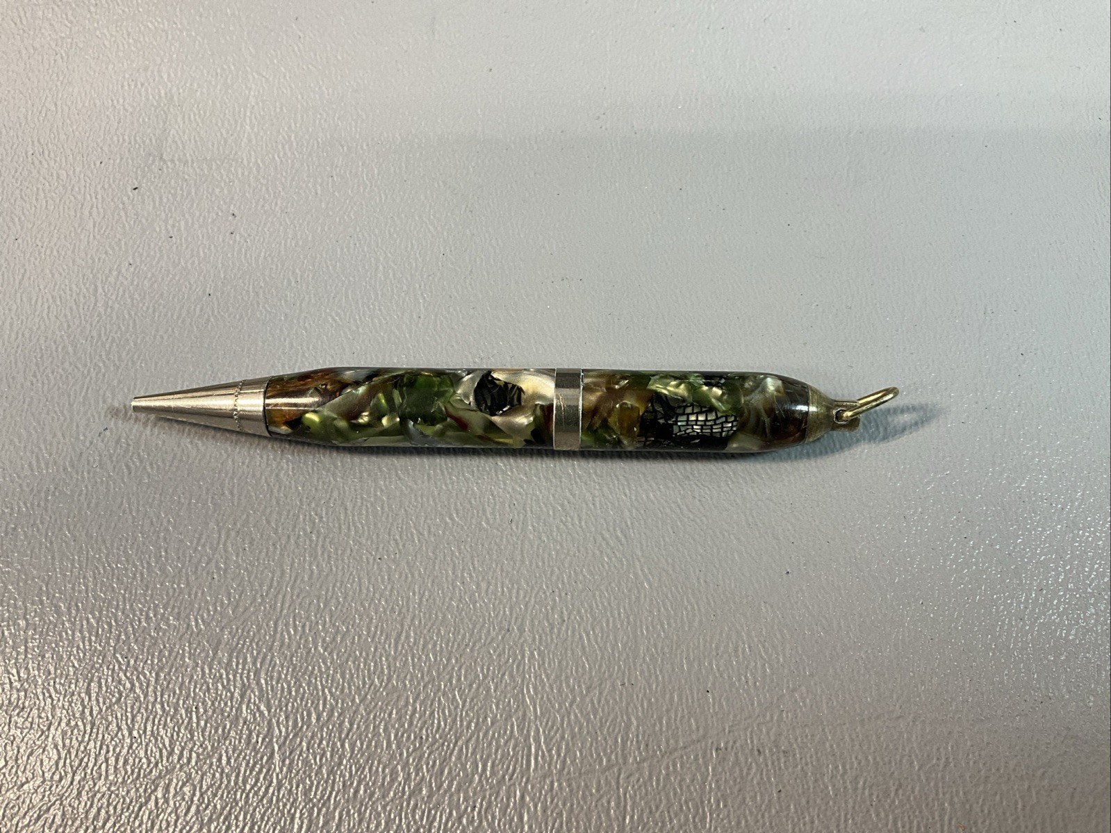 UNBRANDED RING TOP MECHANICAL PENCIL, 3.5 IN LONG. WORKS. ((S1294)