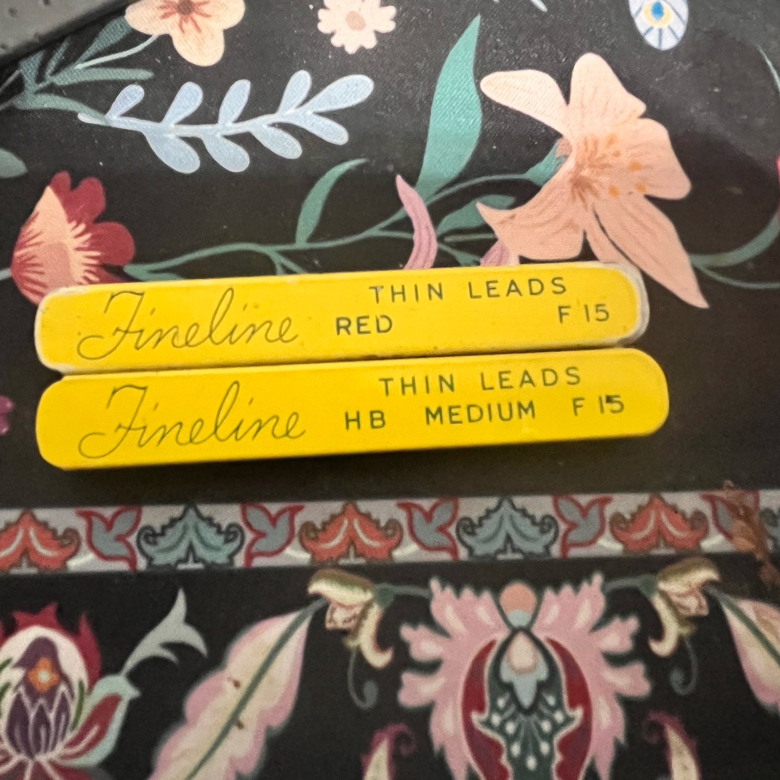 Sheaffer’s Vintage Fineline Thin Leads HB/Red Medium F15 Yellow Tin w/10 leads