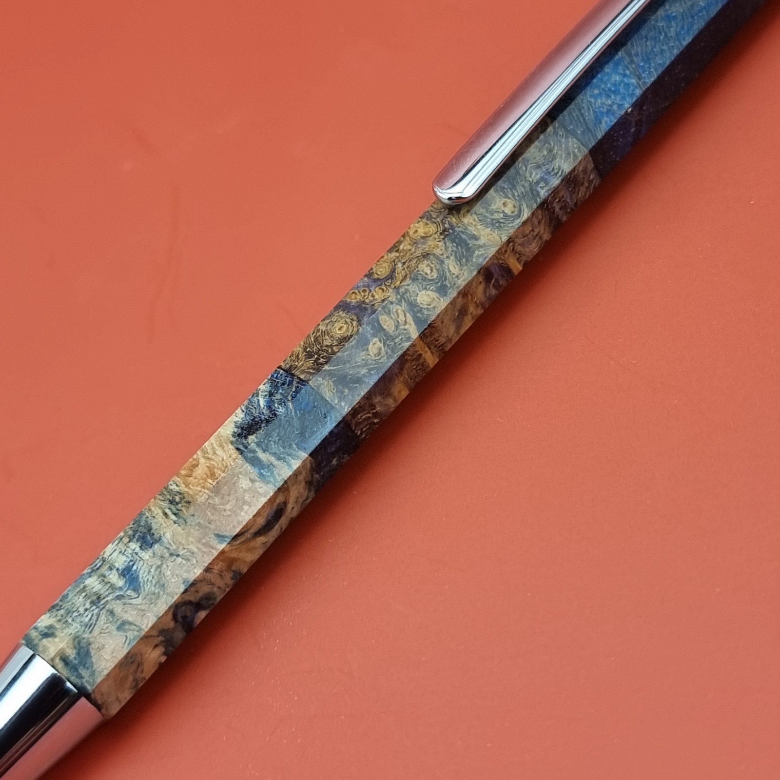 Hand Crafted Click Ballpointpen with Octagonal Wood Barrel