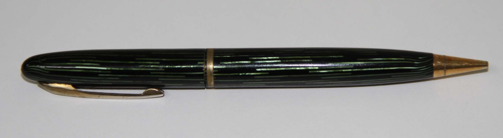 EST244 MECHANICAL PENCIL PLATINUM. GREEN CELLULOID STRIPED. JAPAN. 30’s