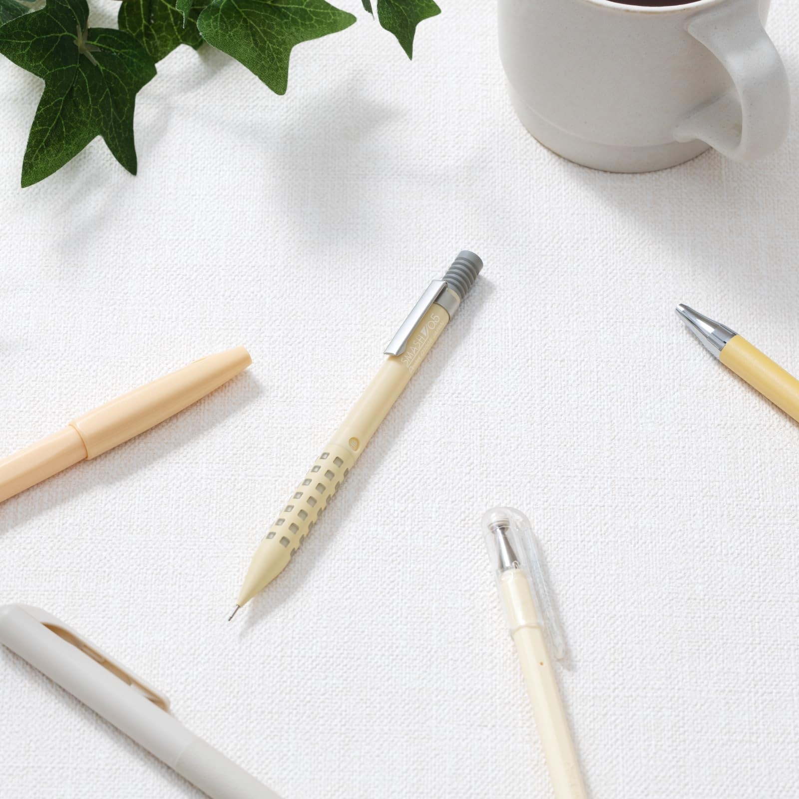 Pentel Mechanical Pencil Smash 0.5mm Ivory Q1005-22A White 87