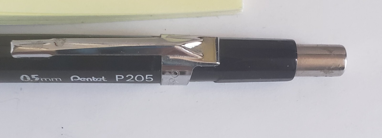 4 Pentel Pencils 2 P207 0.7mm P205 0.5mm PG305 0,5mm 2 tubes of lead P16