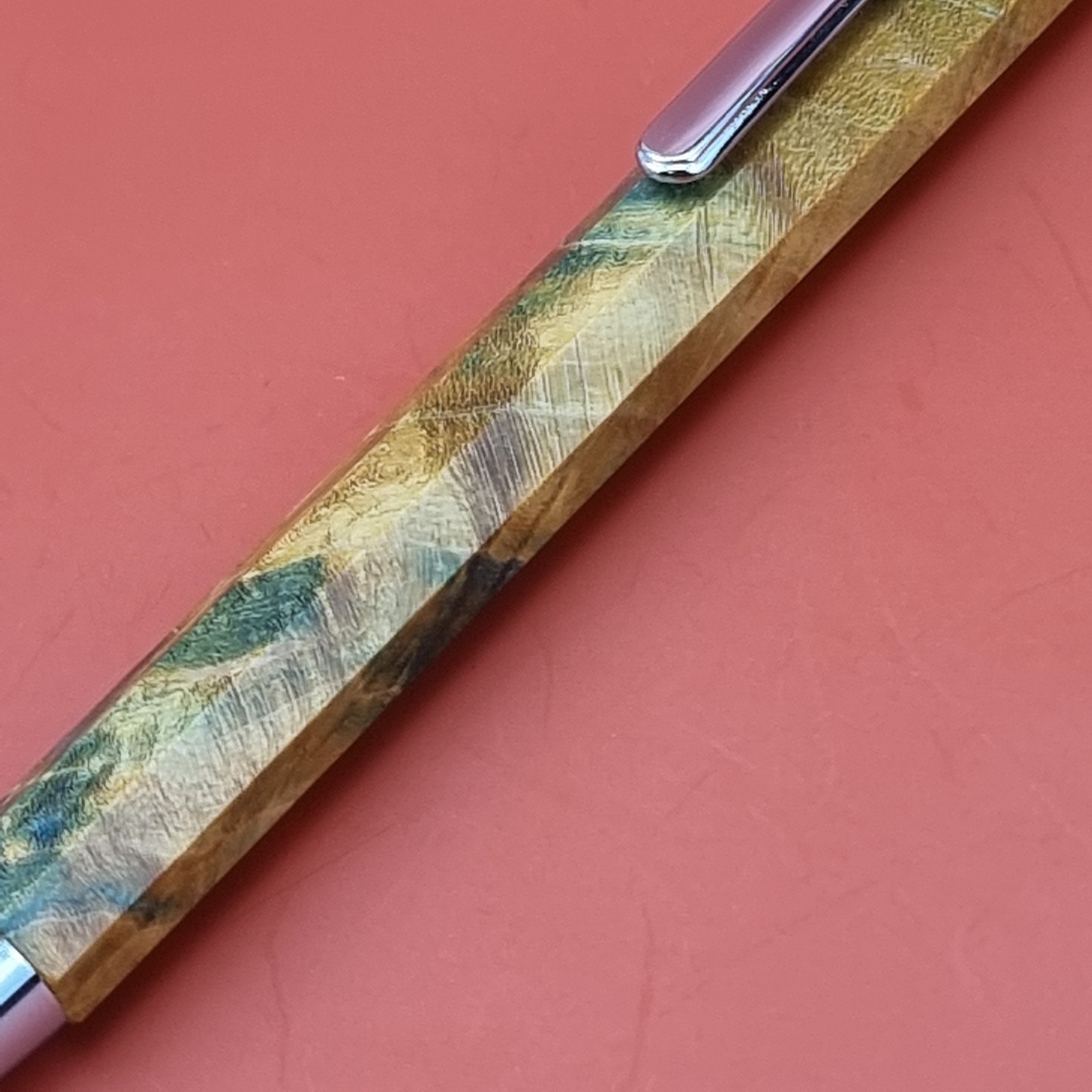 Hand Crafted Click Ballpointpen with Octagonal Wood Barrel