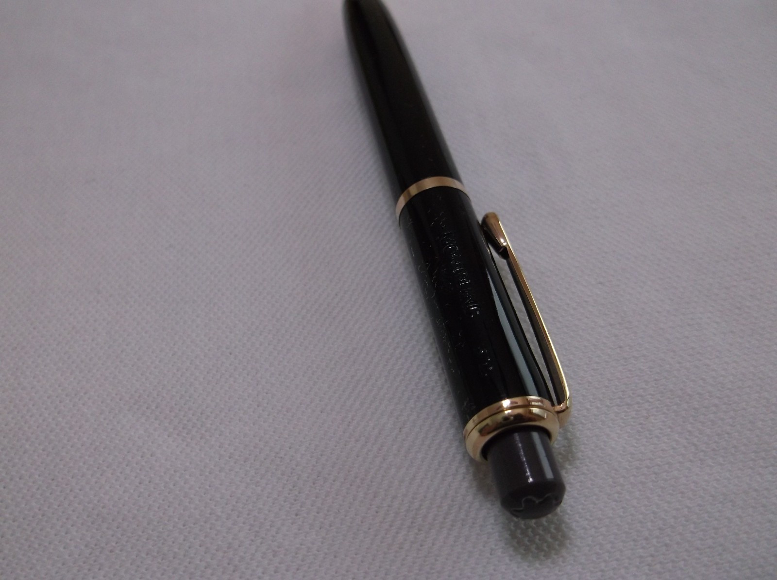 MONTBLANC PIX #372 BLACK MECHANCIAL PENCIL WITH VIOLET PUSH BUTTON/ 1.18 mm lead