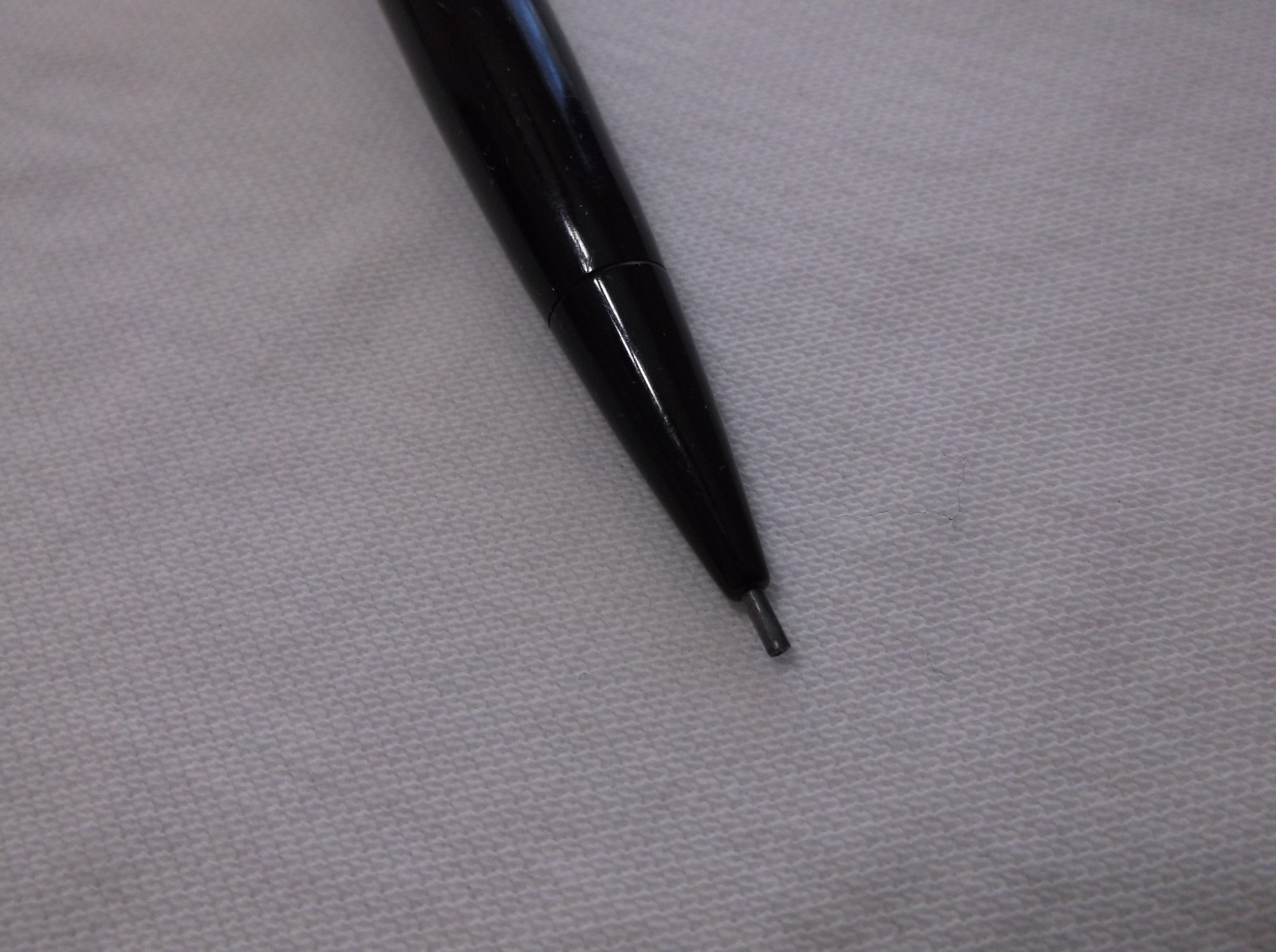 VINTAGE EVERSHARP SKYLINE BLACK AND GOLD FILLED MECHANCIAL PENCIL / 1.18 mm LEAD