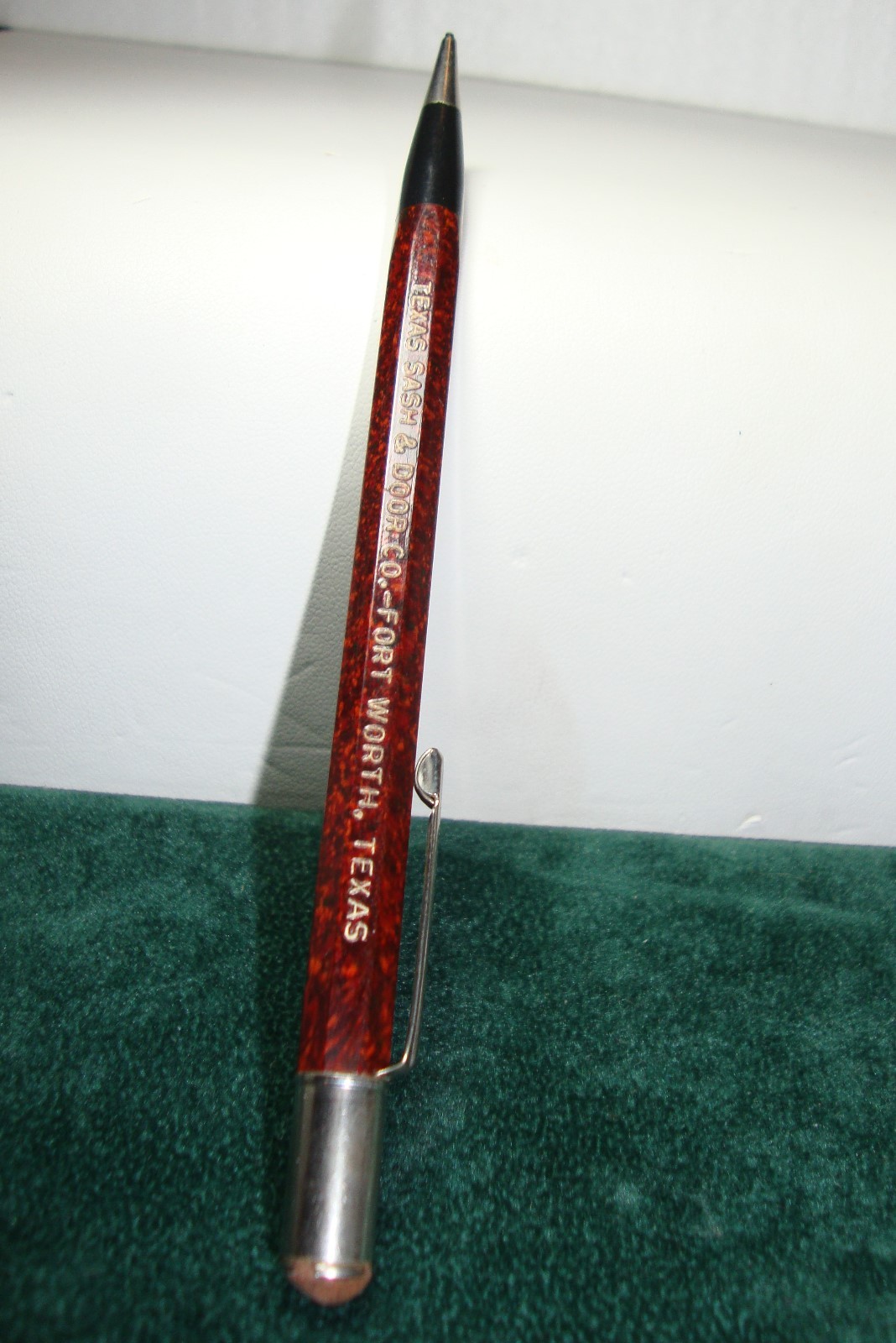 VINTAGE (1960S) OCTAGONAL MECHANICAL PENCIL (AUTOPOINT) WITH LEAD