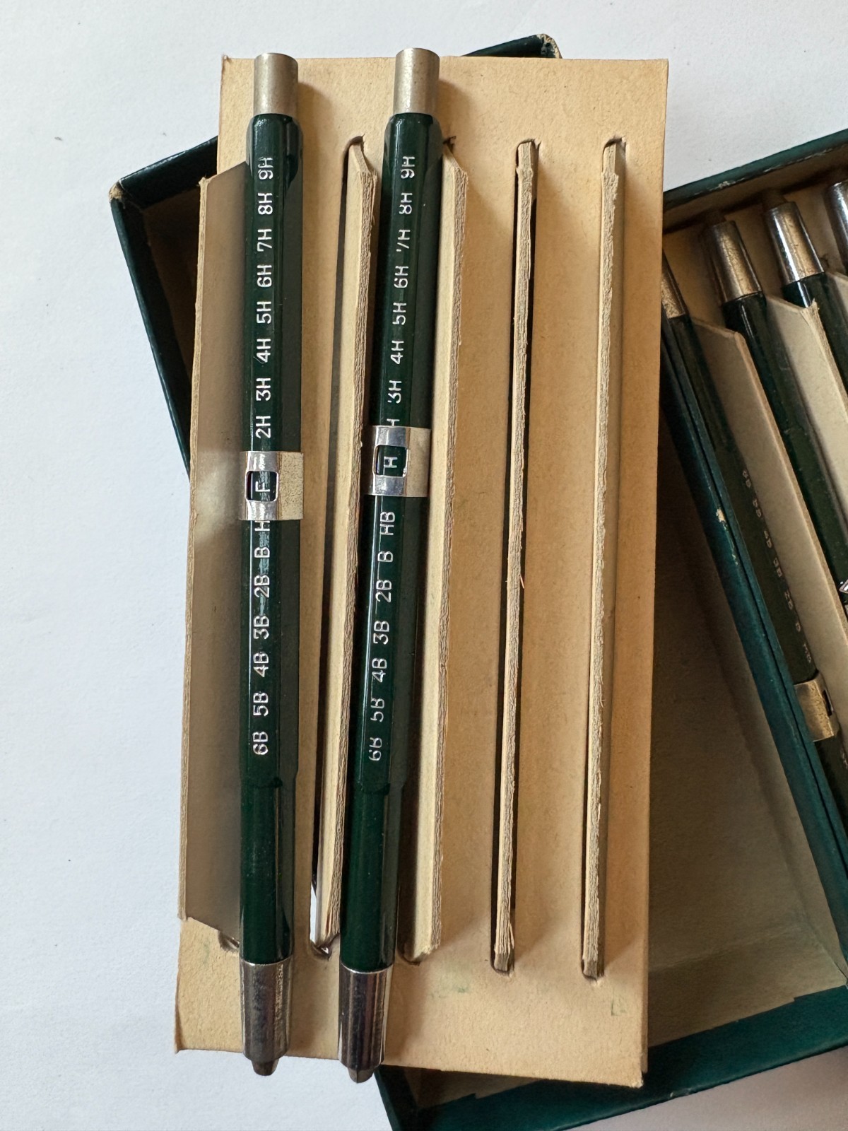 Vintage Venus Refillable Drawing Pencil Set, 8 Pieces, No. 041-D – Pre-Owned