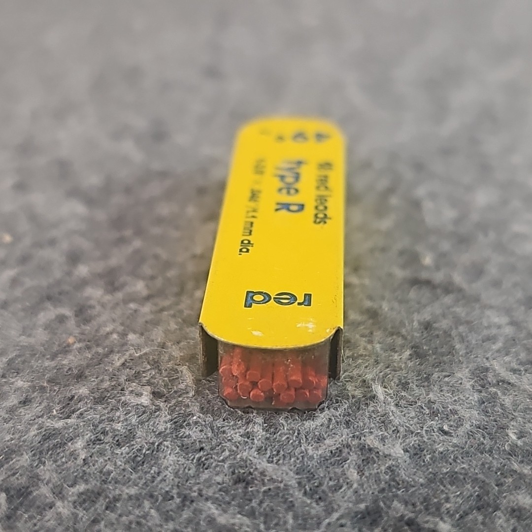 Vtg Sheaffer Pencil Leads 18pcs 1 3/8× 1.1mm .046″ Red Lead w/ Yellow Tin TYPE R