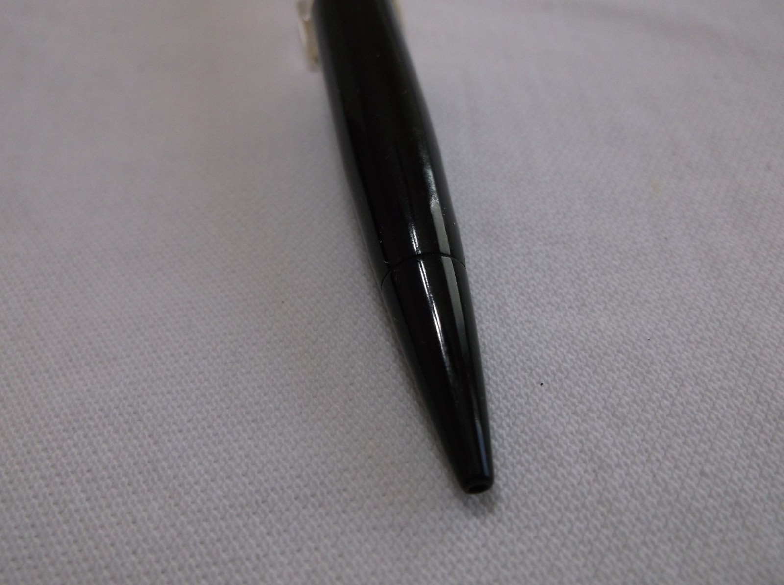 VINTAGE EVERSHARP SKYLINE BLACK AND GOLD FILLED MECHANCIAL PENCIL / 1.18 mm LEAD